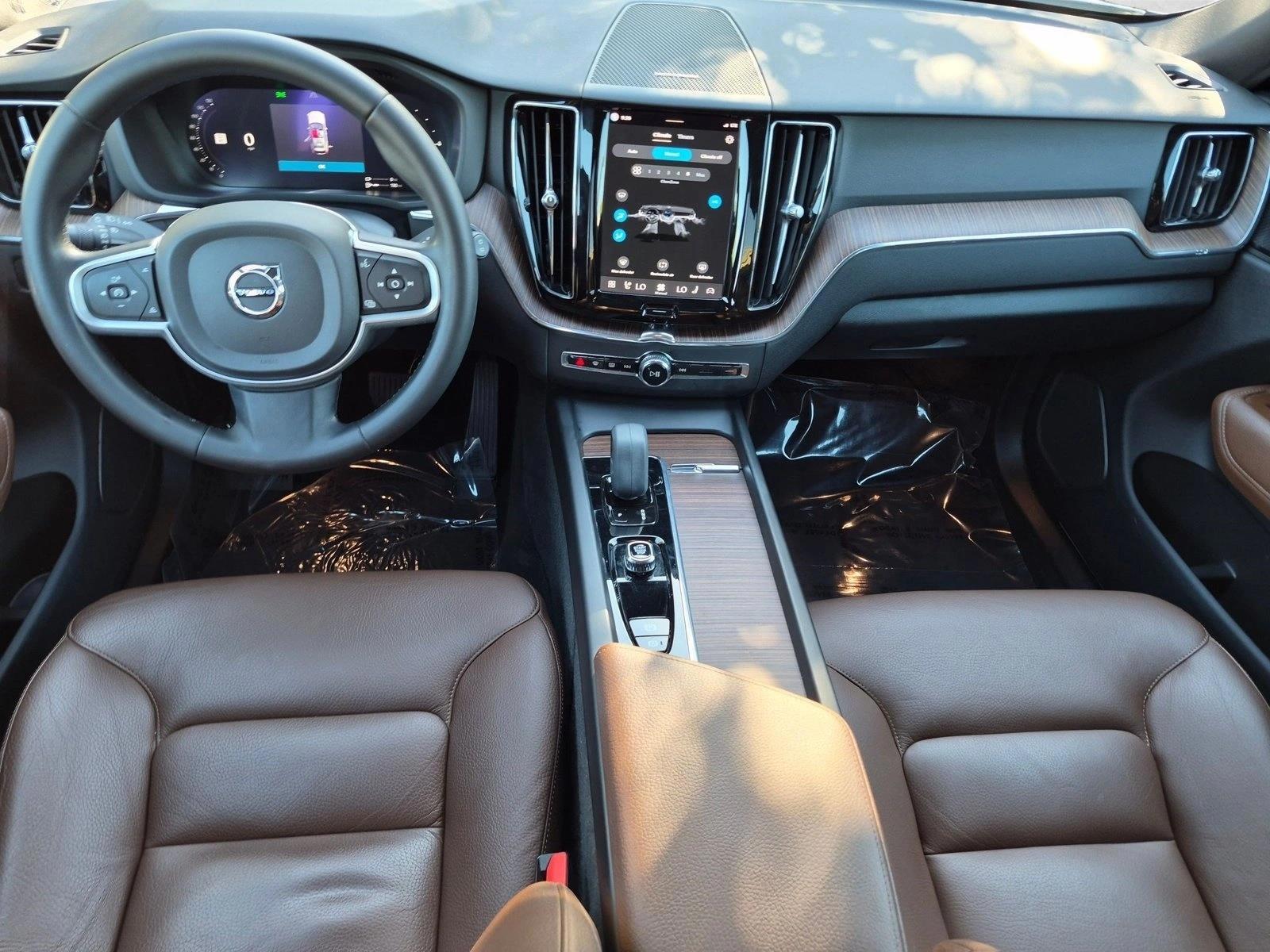 Thumbnail: 2022 Volvo XC60 - 3