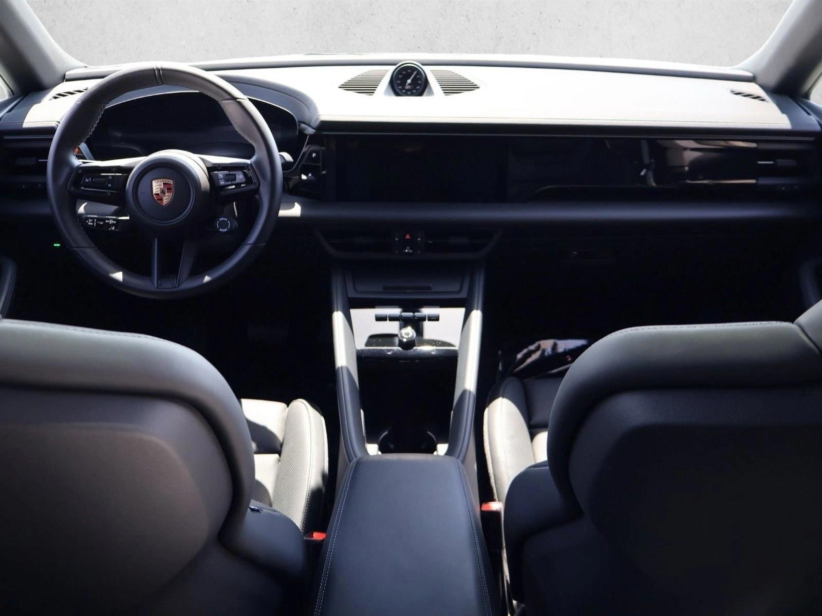 Thumbnail: 2025 Porsche Macan - 4