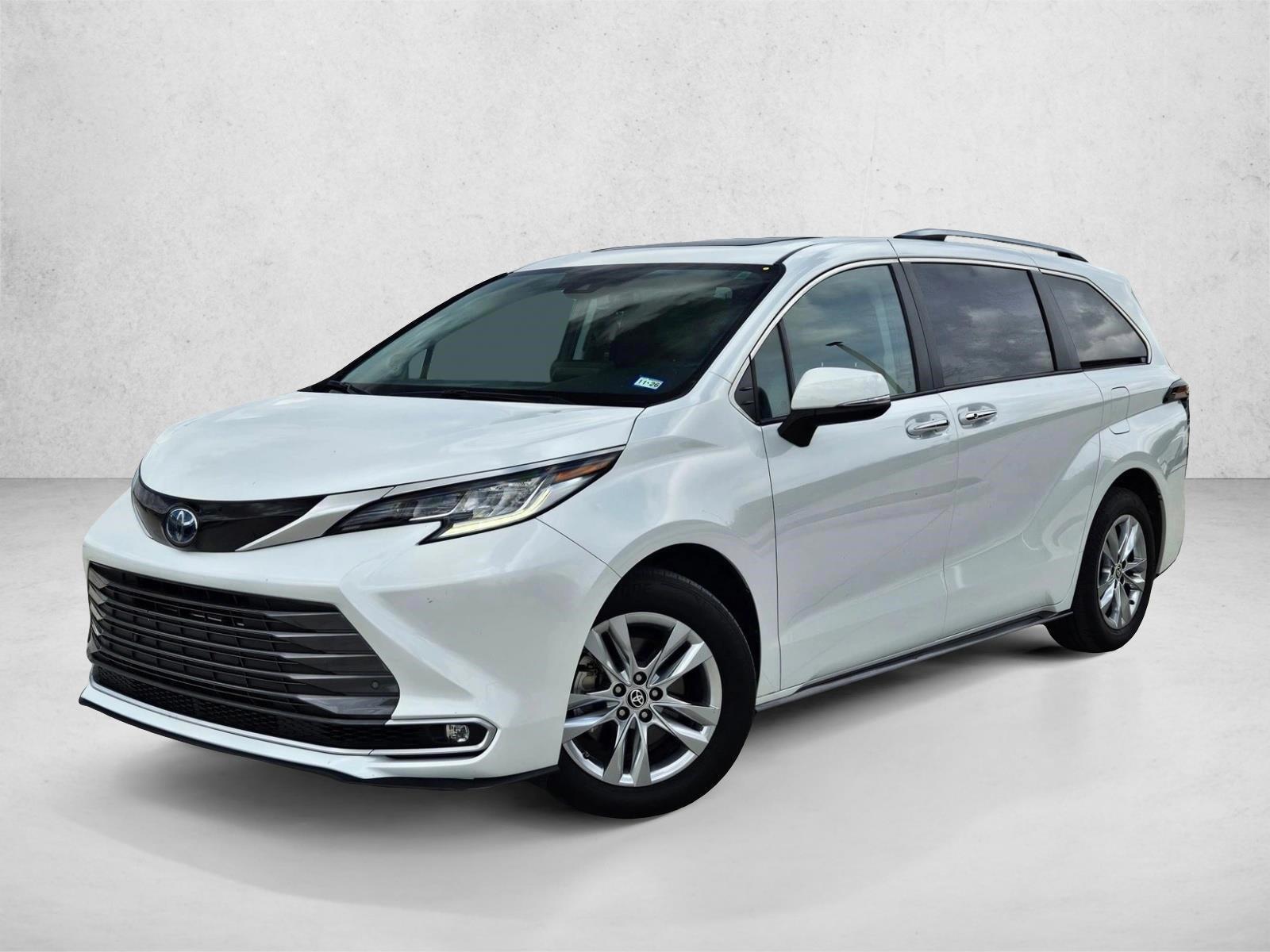 Thumbnail: 2022 Toyota Sienna - 1