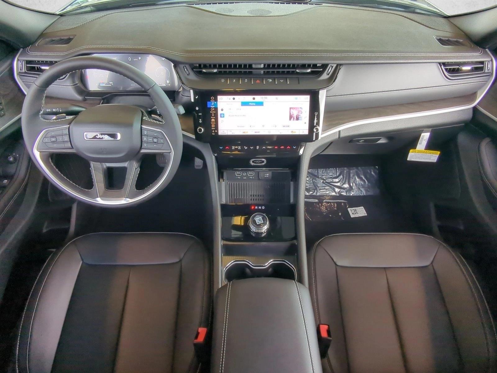 Thumbnail: 2027 Jeep Grand Cherokee L - 3