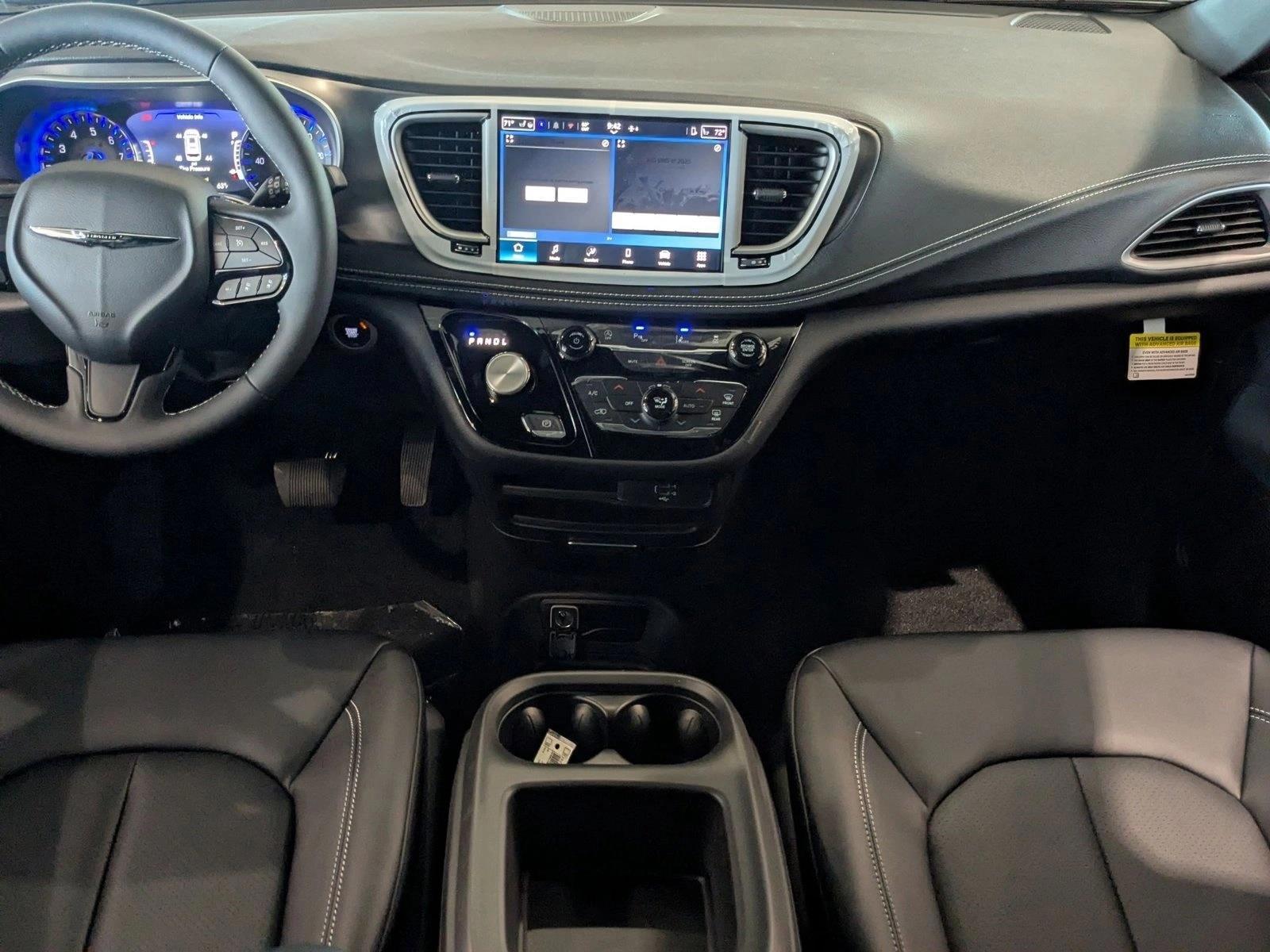 Thumbnail: 2026 Chrysler Pacifica - 3