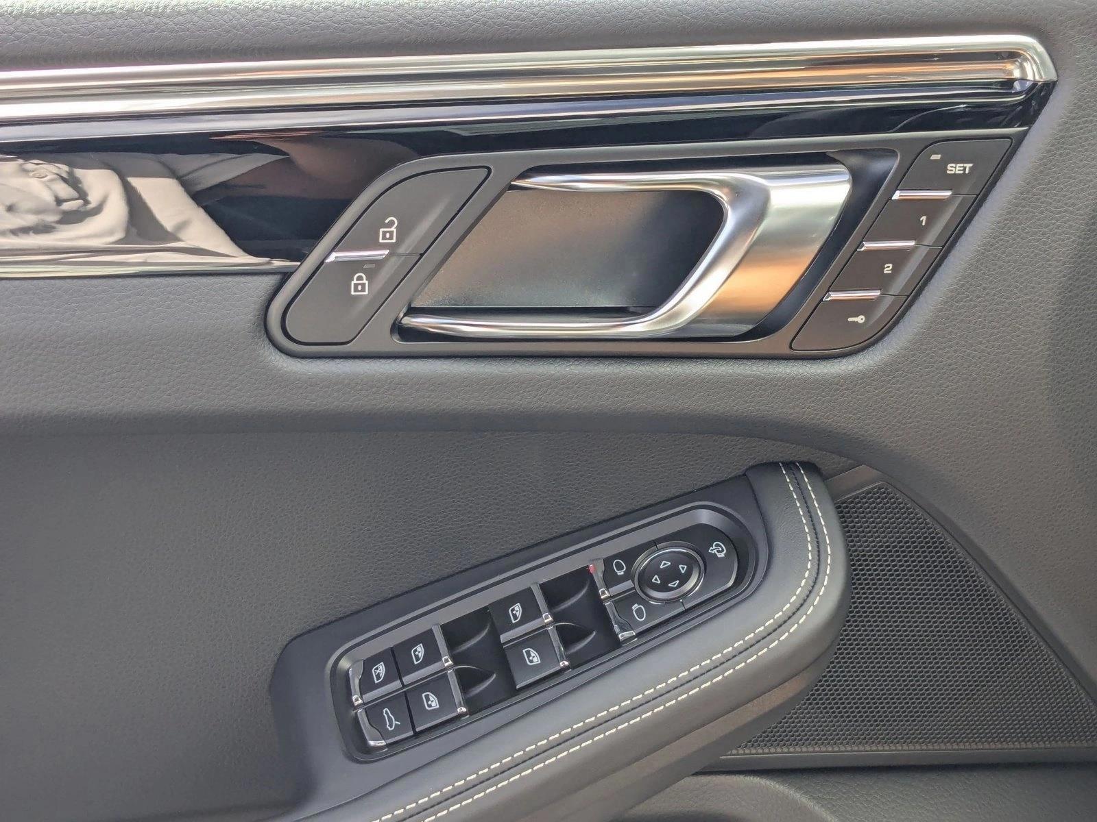 2025 Porsche Macan S - Photo 15