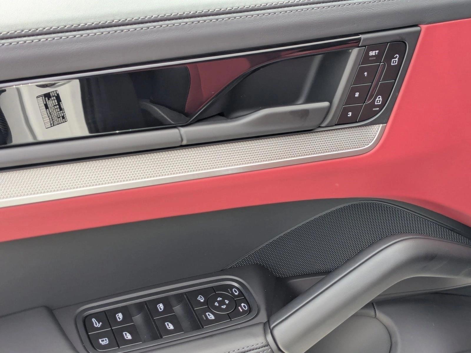 2026 Porsche Cayenne Coup E-Hybrid - Photo 15