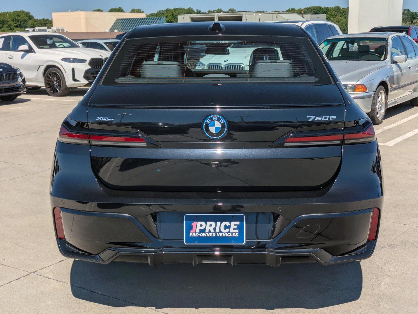 2025 BMW 7 Series 750e - Photo 7