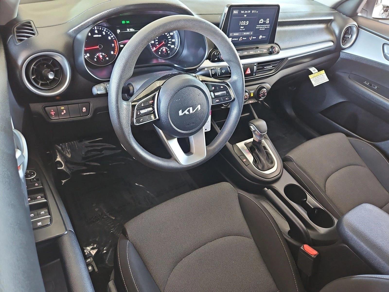 Thumbnail: 2022 Kia Forte - 3