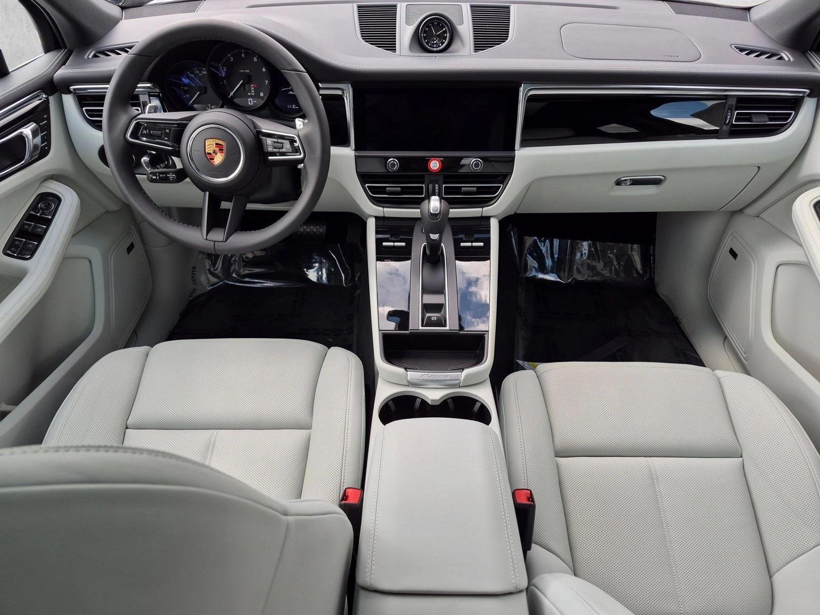 Thumbnail: 2026 Porsche Macan - 4