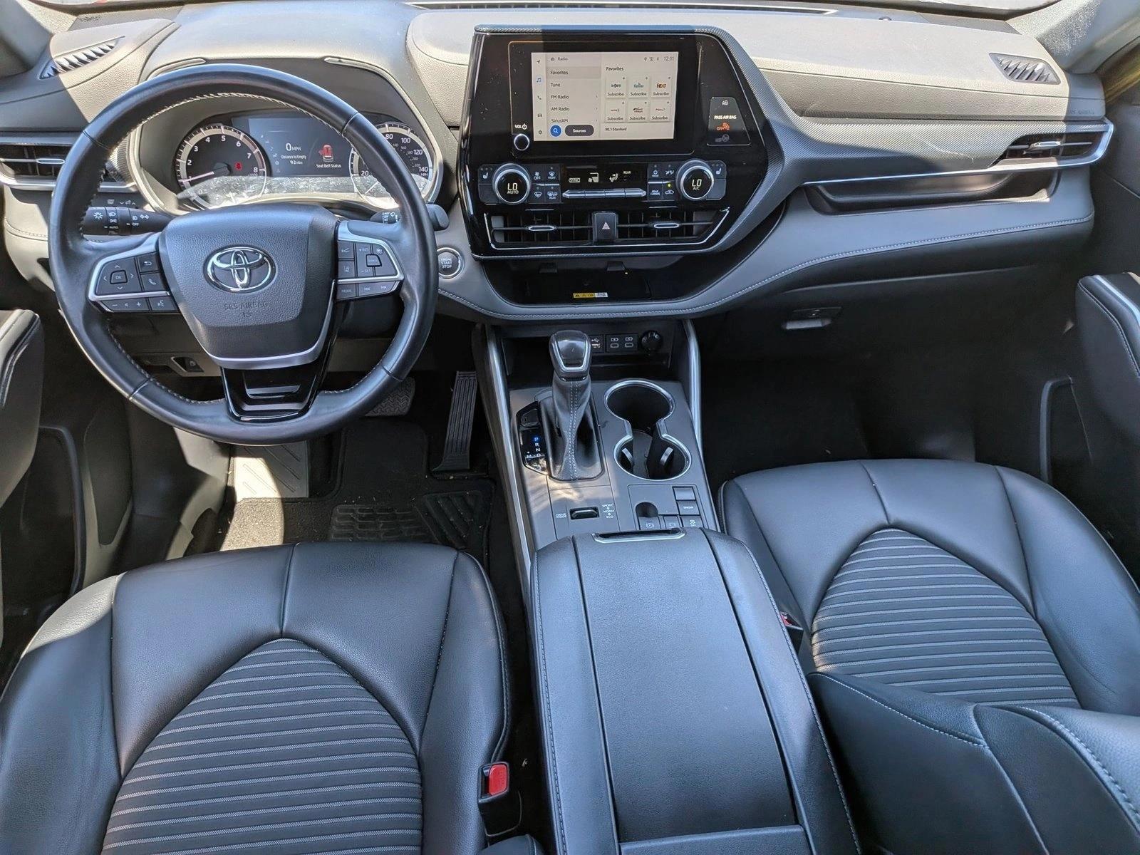 Thumbnail: 2023 Toyota Highlander - 3