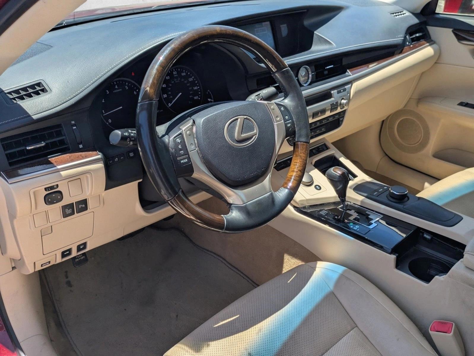 Thumbnail: 2014 Lexus ES - 3