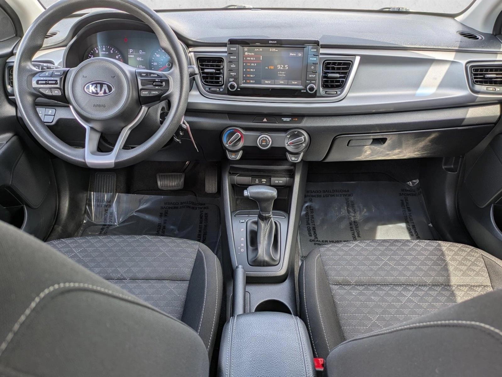Thumbnail: 2020 Kia Rio - 3