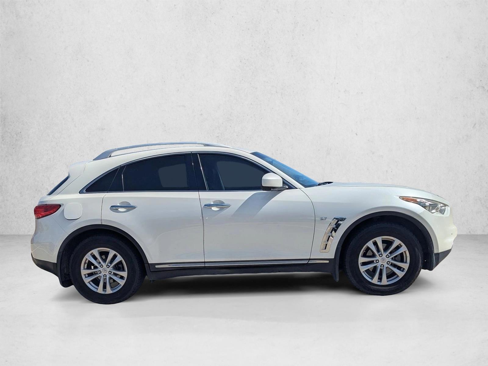 2017 INFINITI QX70