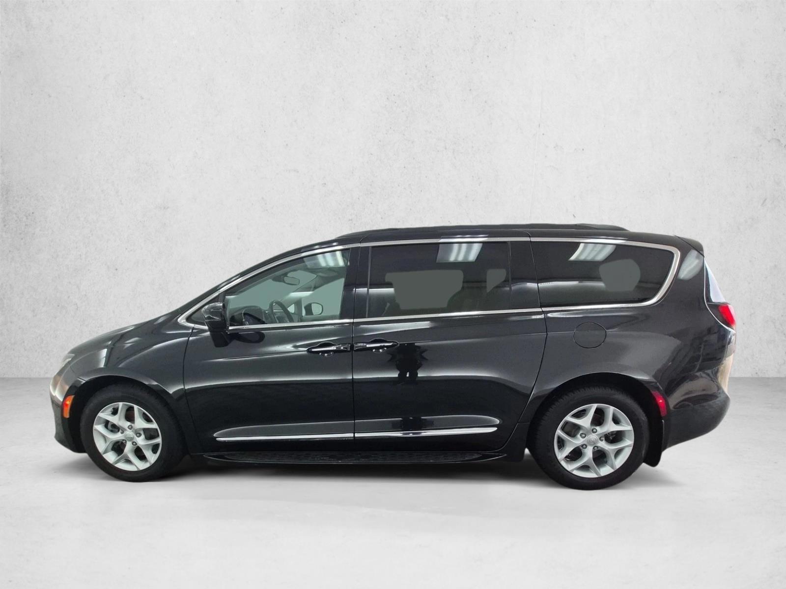Thumbnail: 2017 Chrysler Pacifica - 2