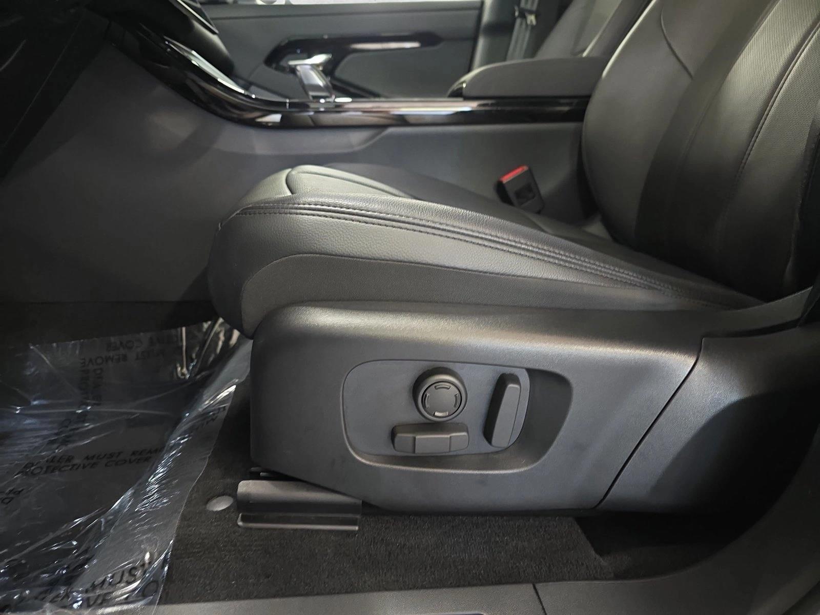 Thumbnail: 2026 Land Rover Range Rover Evoque - 4