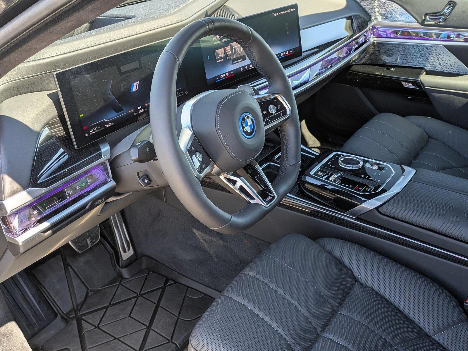 2025 BMW 7 Series 750e - Photo 10