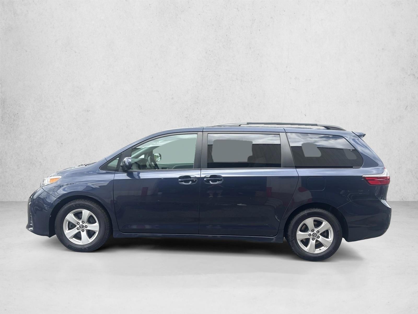 Thumbnail: 2018 Toyota Sienna - 2