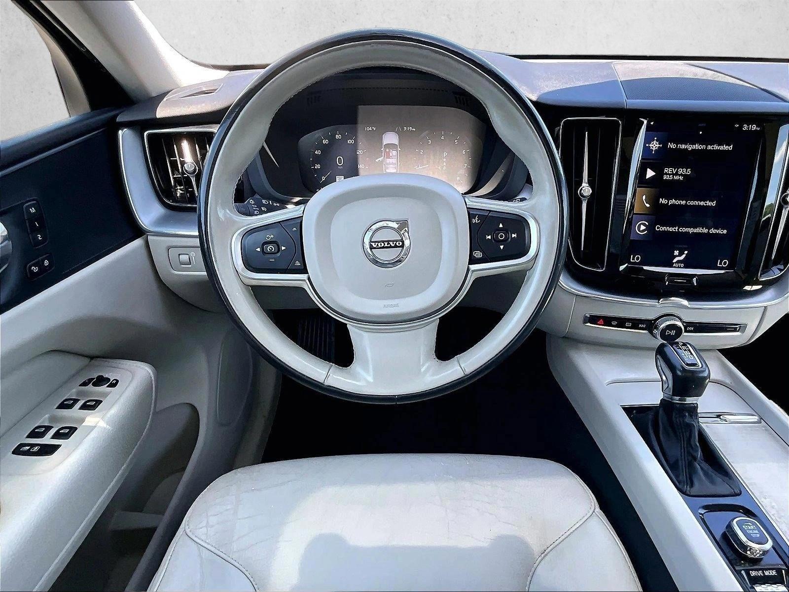 Thumbnail: 2020 Volvo XC60 - 3