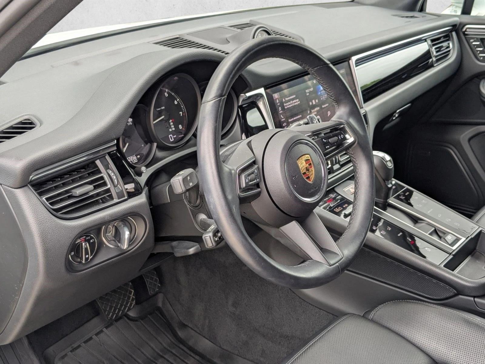 Thumbnail: 2024 Porsche Macan - 3