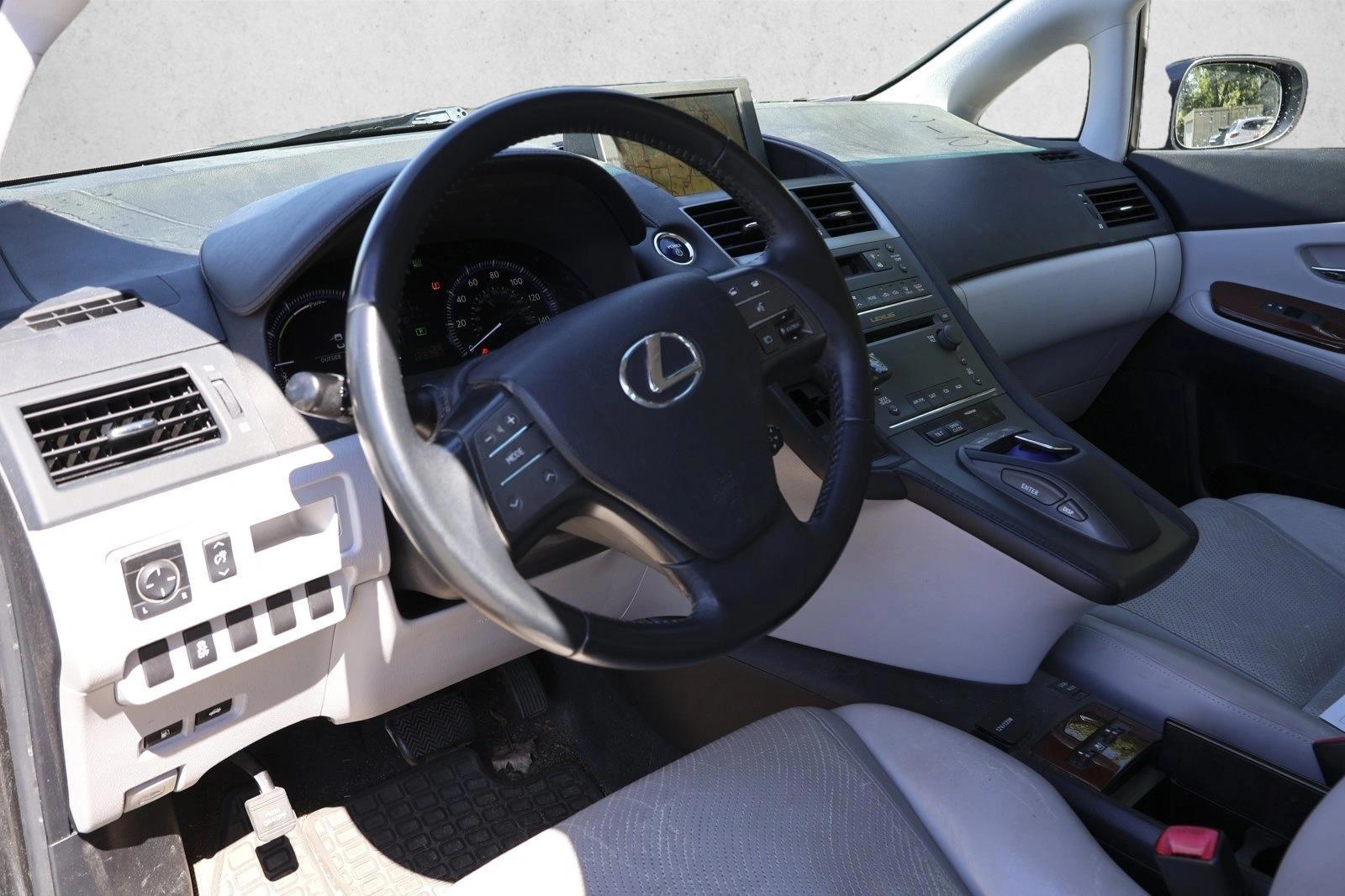 Thumbnail: 2010 Lexus HS - 3
