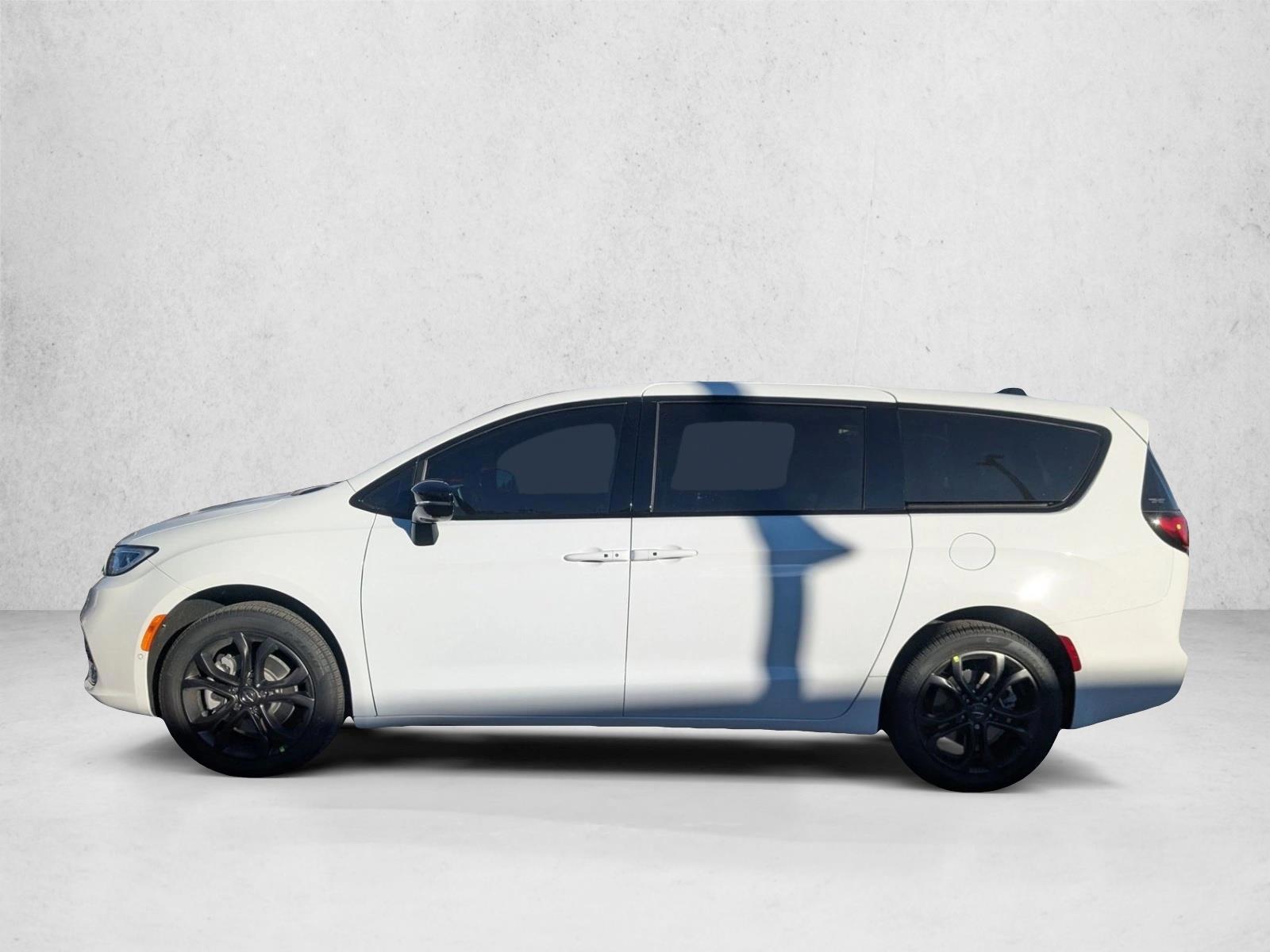 Thumbnail: 2026 Chrysler Pacifica - 2