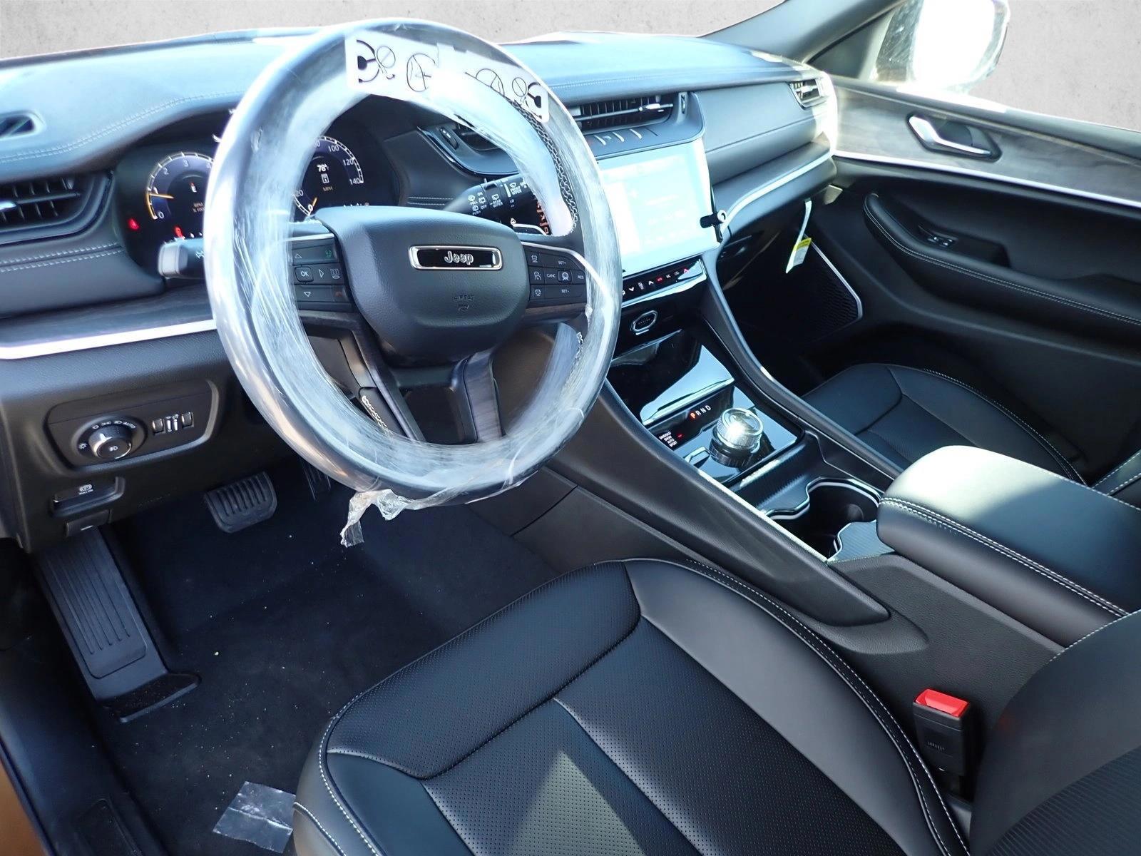 Thumbnail: 2026 Jeep Grand Cherokee - 3