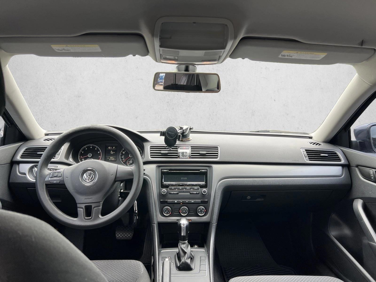 Thumbnail: 2013 Volkswagen Passat - 4