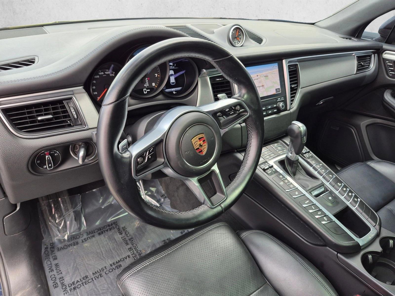 Thumbnail: 2017 Porsche Macan - 3