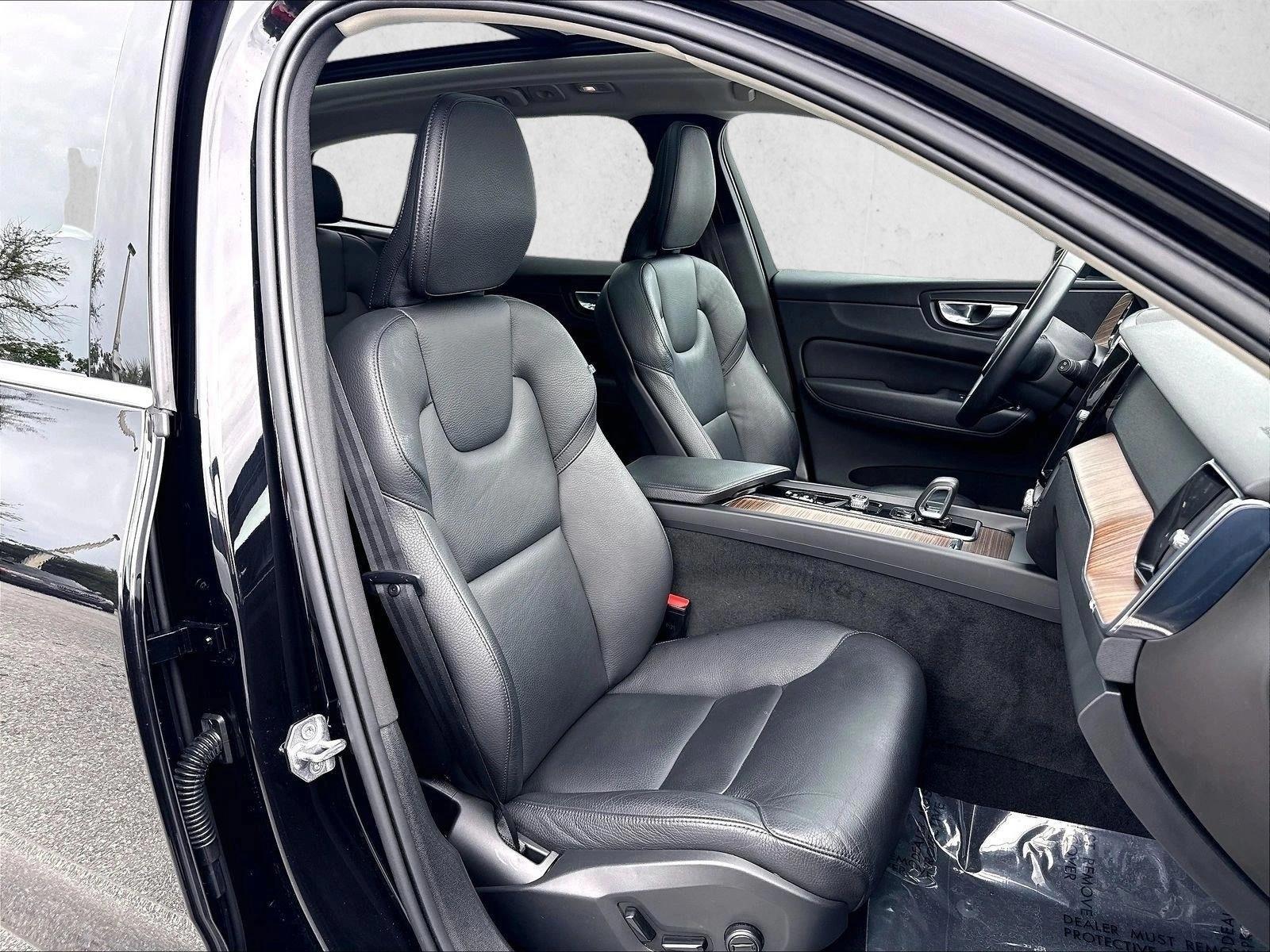 2022 Volvo XC60 Momentum - Photo 9