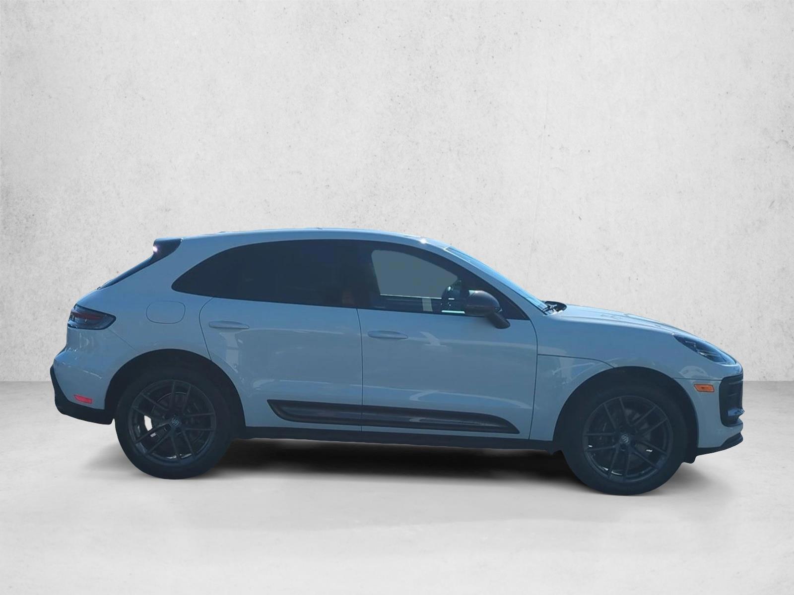 2025 Porsche Macan T - Photo 4