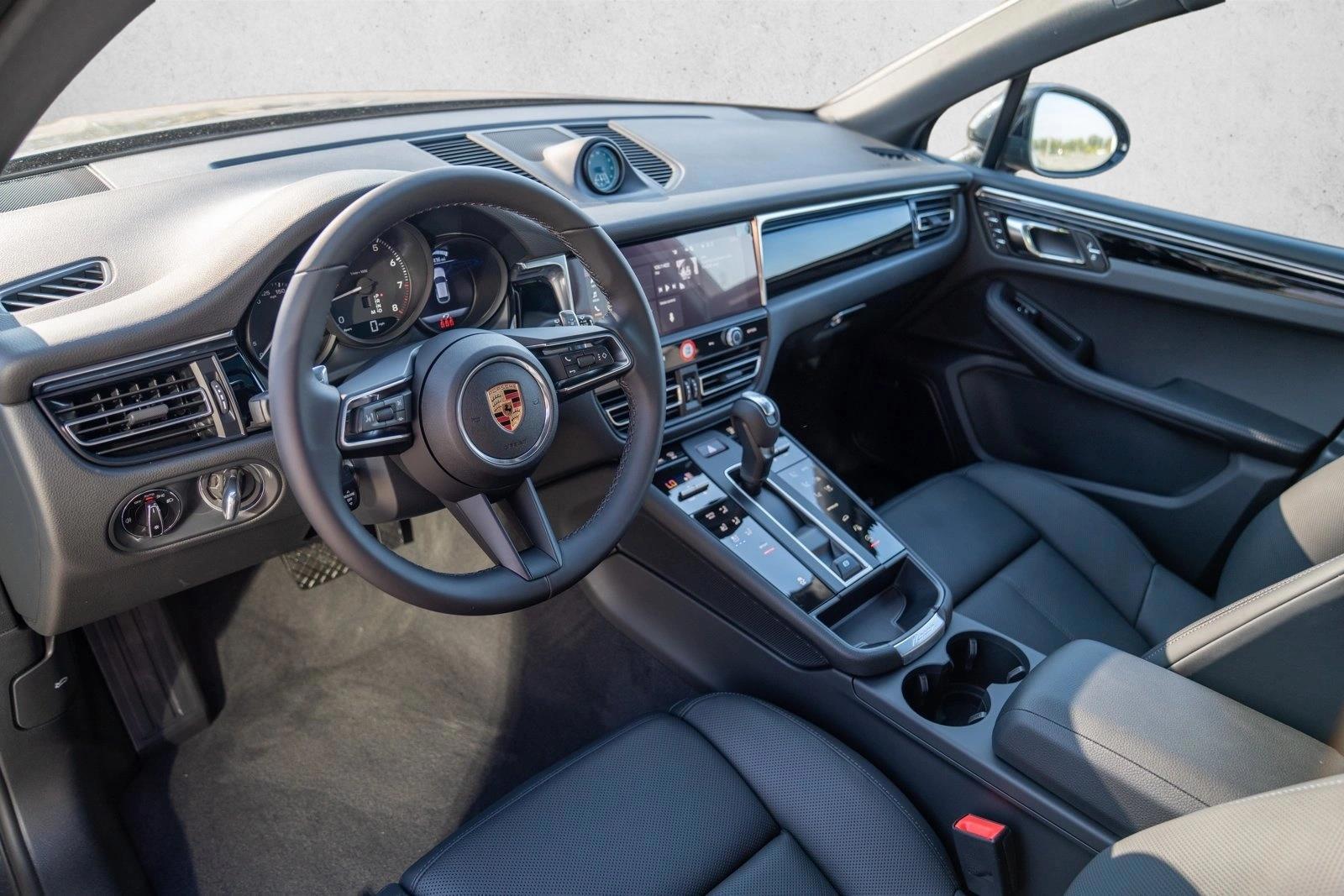 Thumbnail: 2026 Porsche Macan - 3