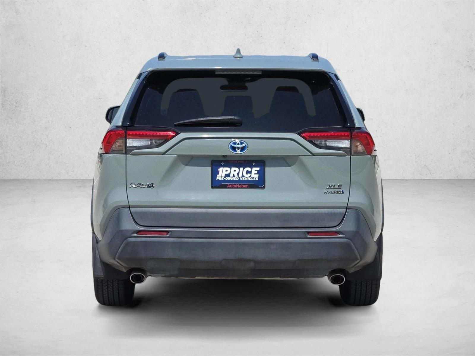 2020 Toyota RAV4 XLE - Photo 7