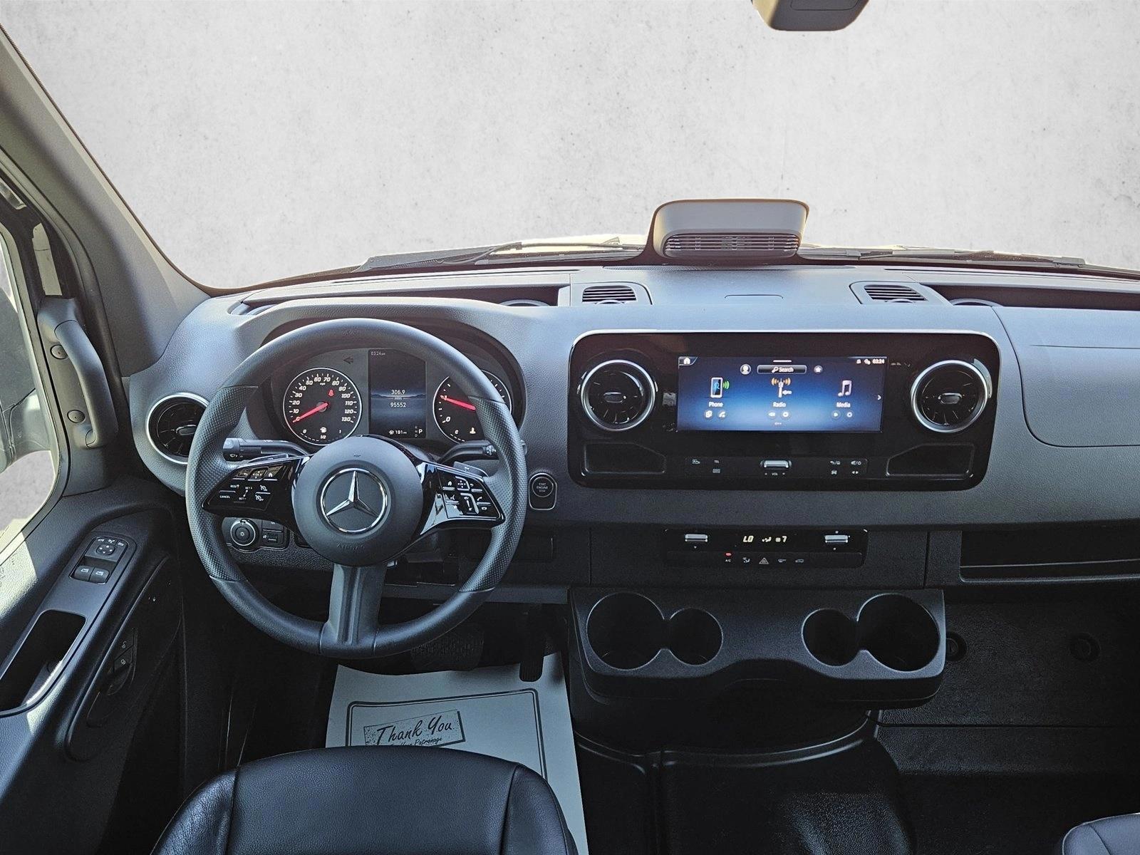 Thumbnail: 2025 Mercedes-Benz Sprinter - 3