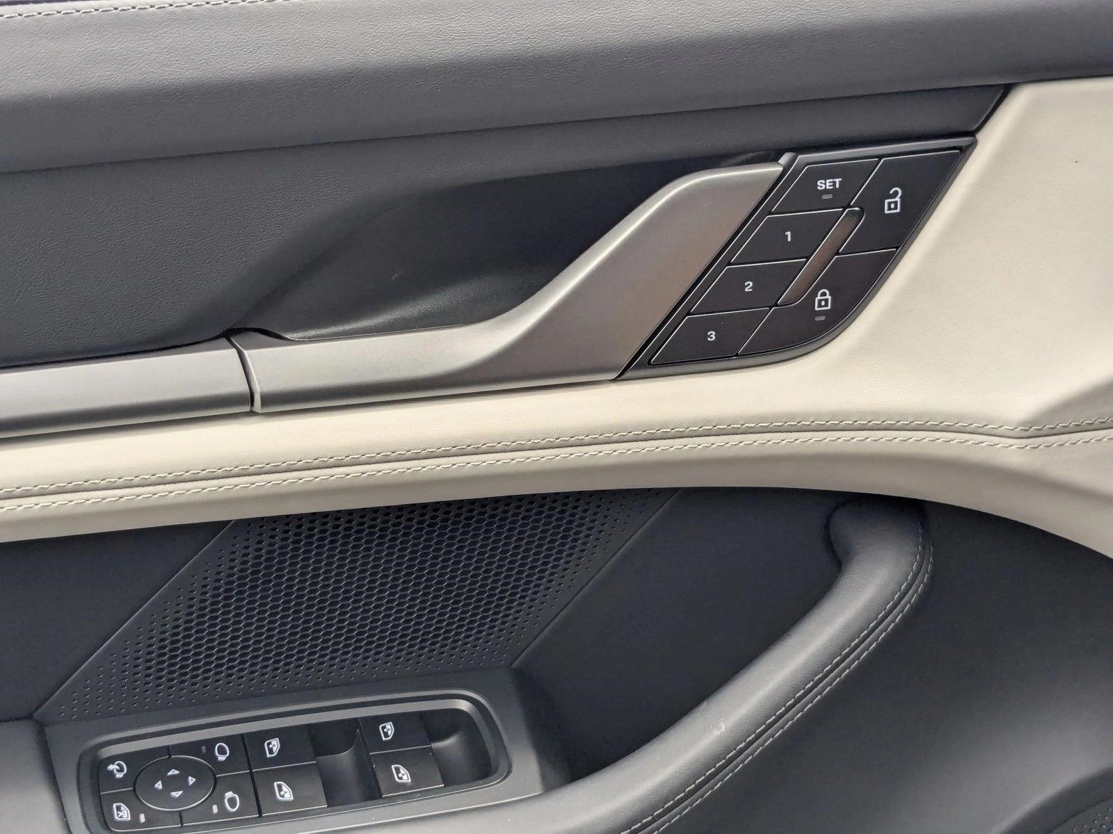 2026 Porsche Taycan Base - Photo 15