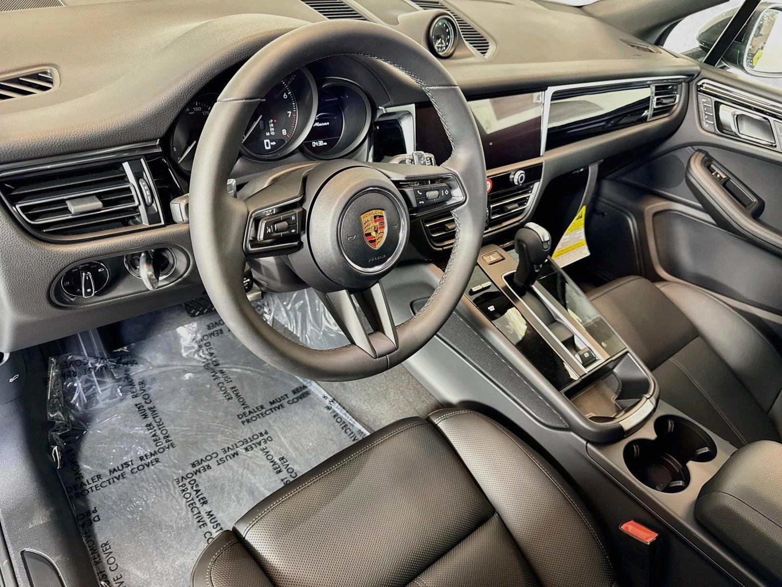 Thumbnail: 2026 Porsche Macan - 3