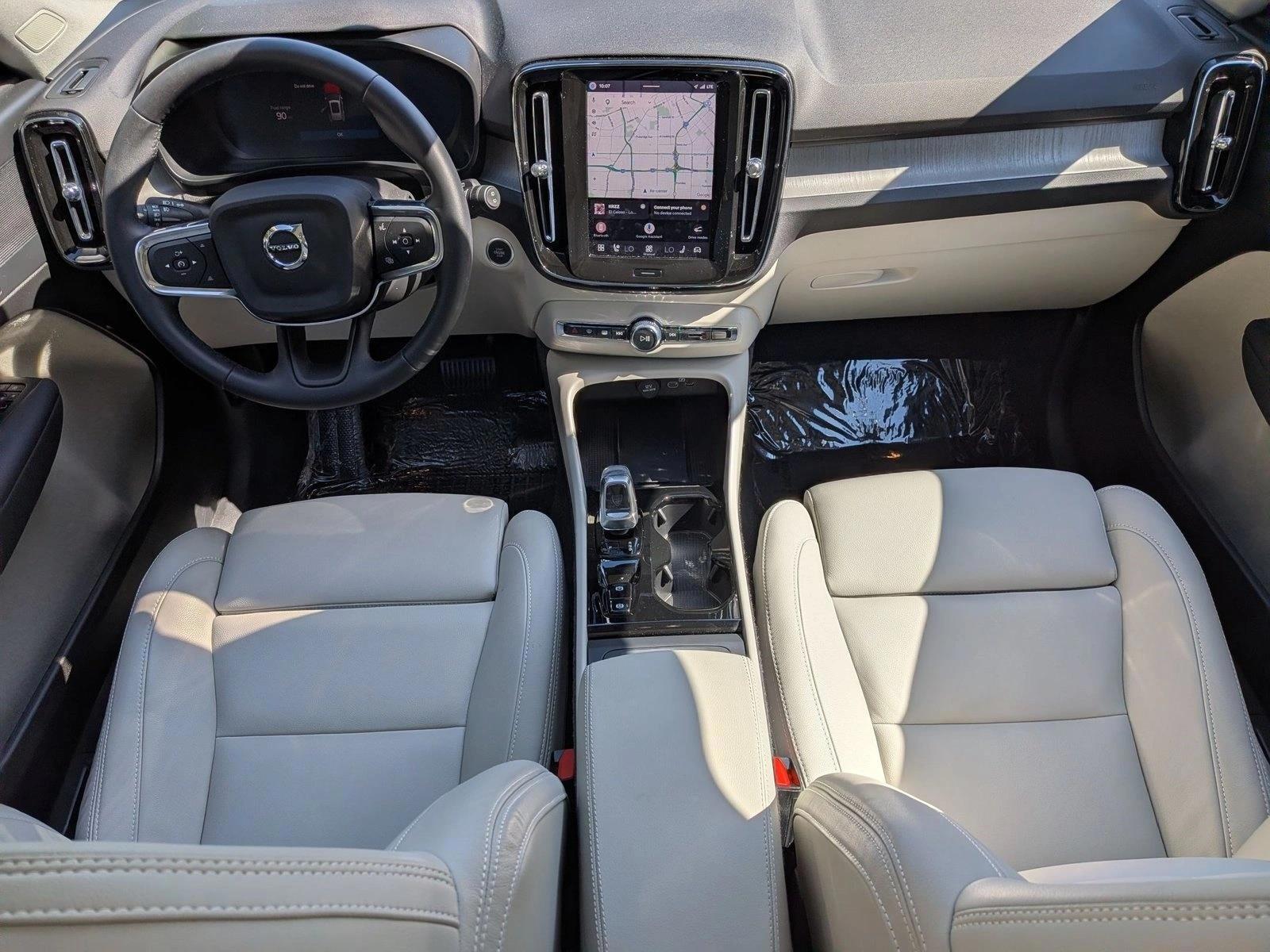 Thumbnail: 2026 Volvo XC40 - 4