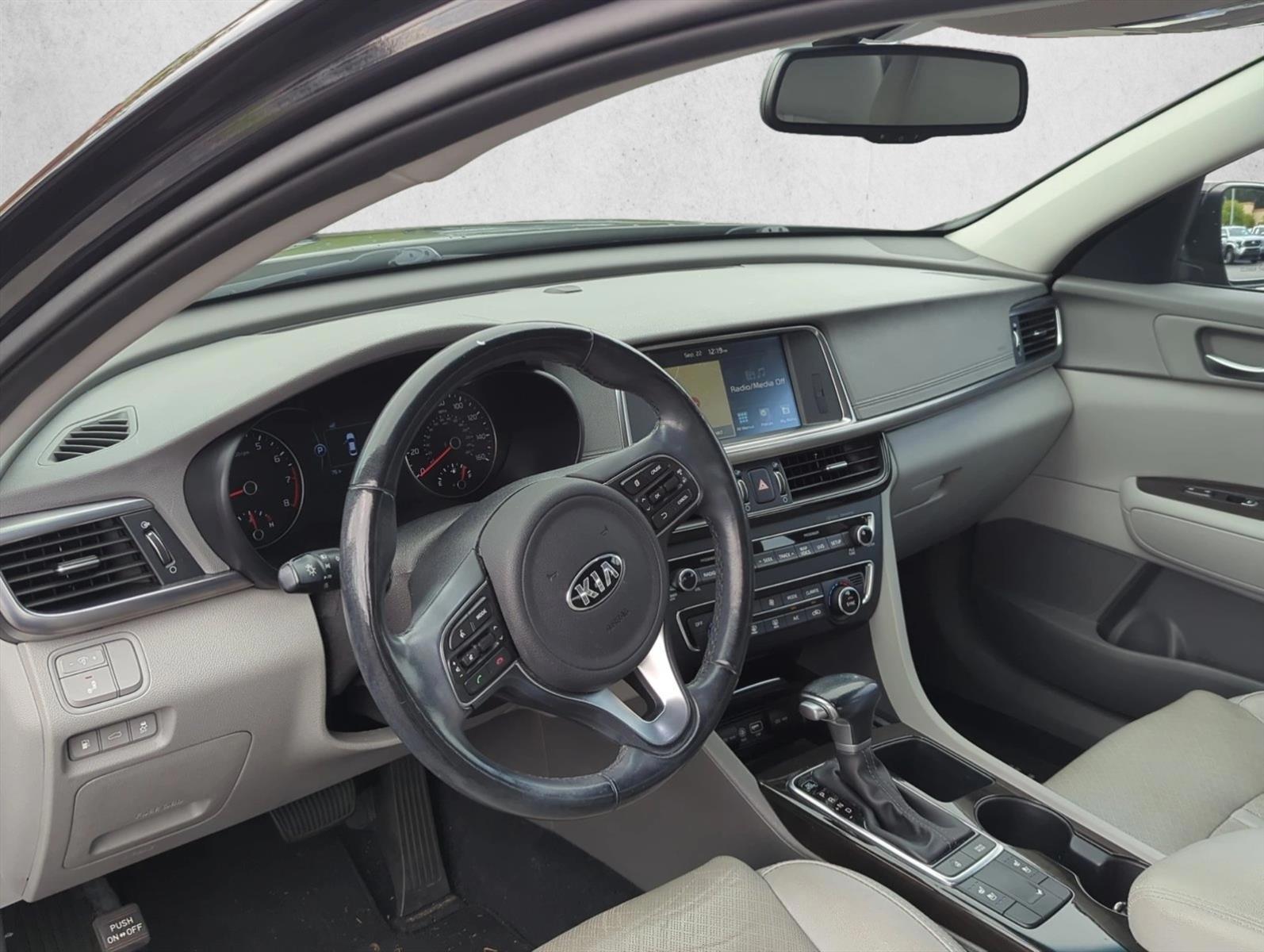 Thumbnail: 2017 Kia Optima - 3
