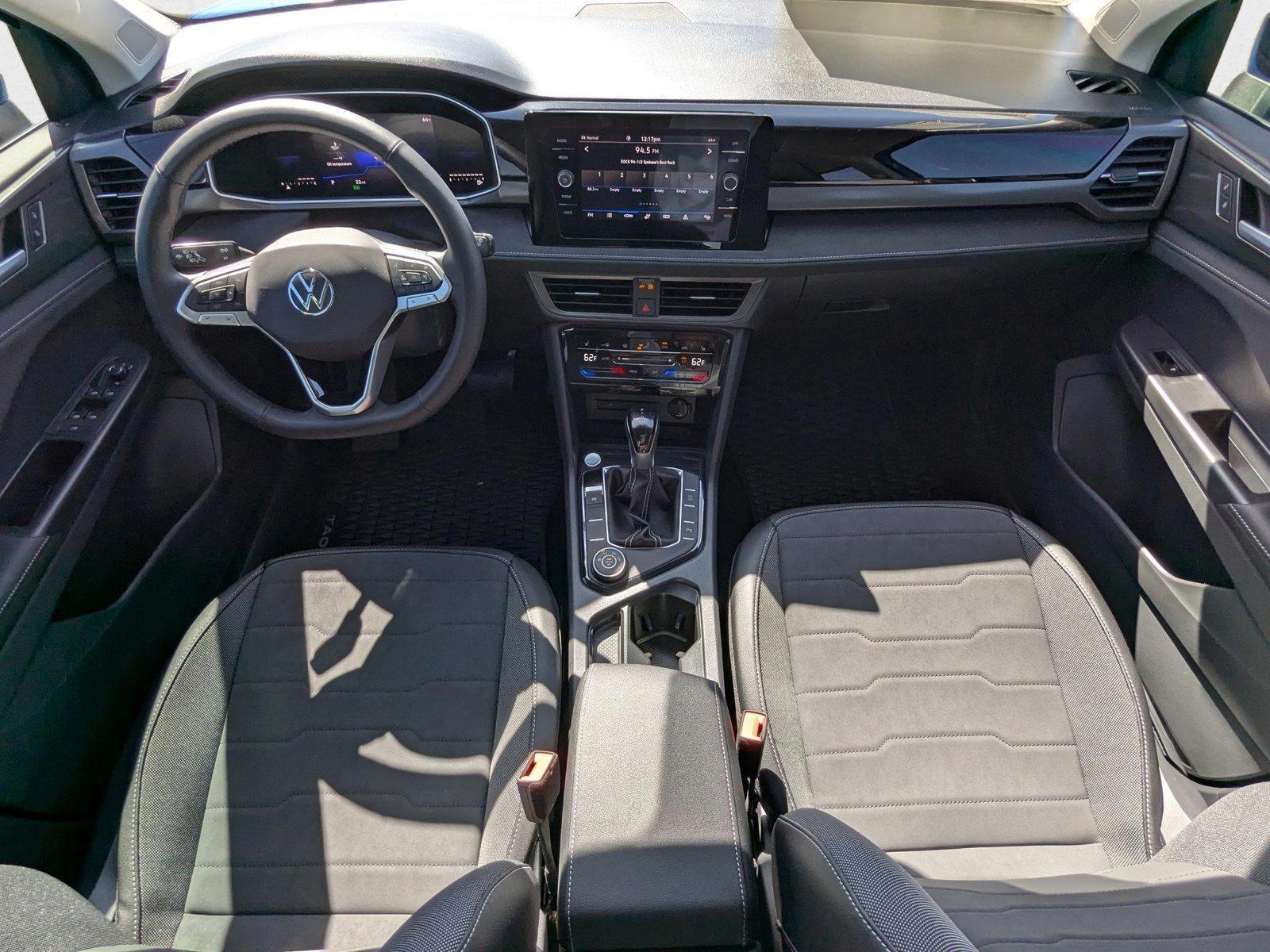 Thumbnail: 2025 Volkswagen Taos - 3