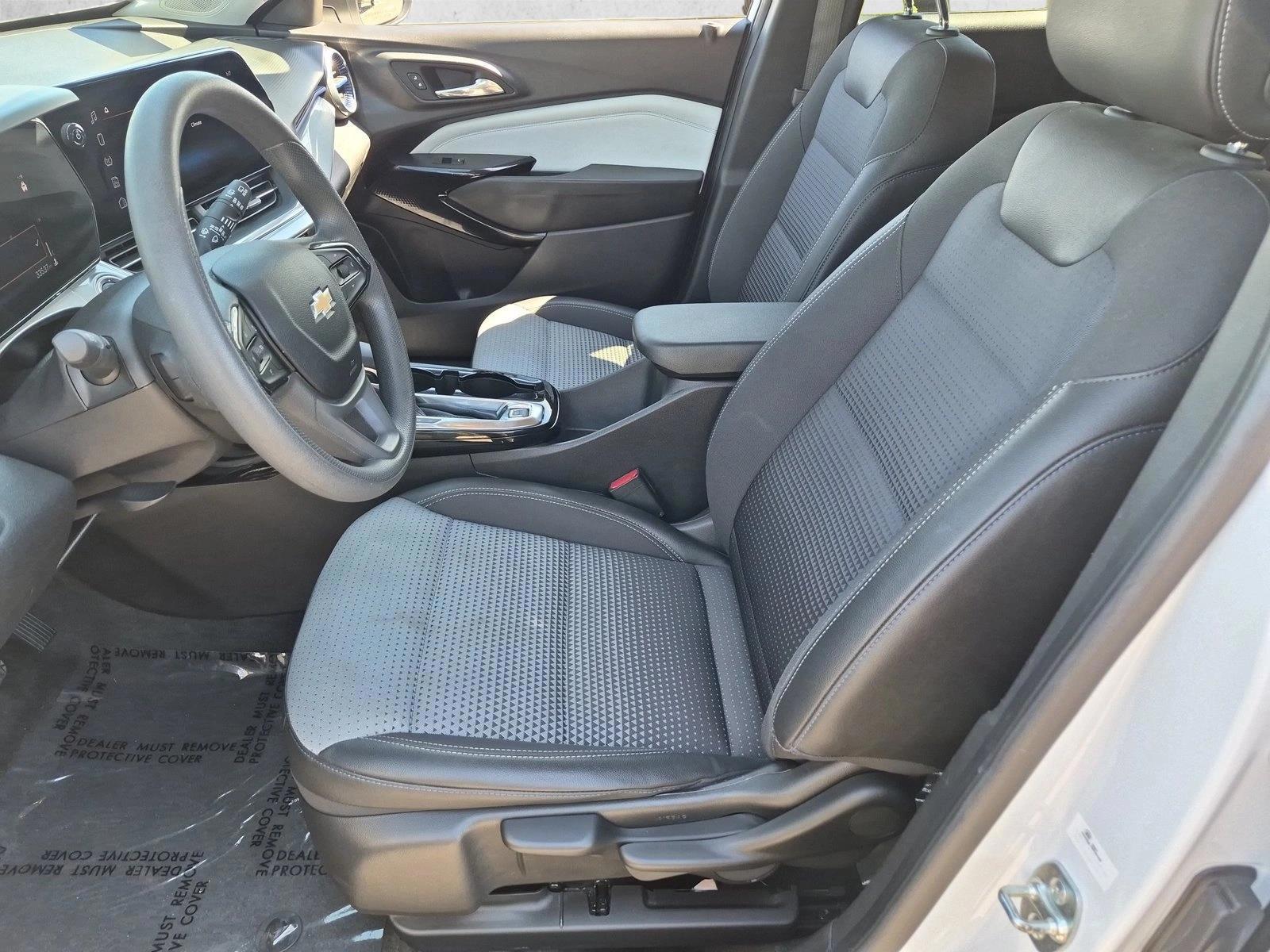 2025 Chevrolet Trax LT - Photo 21