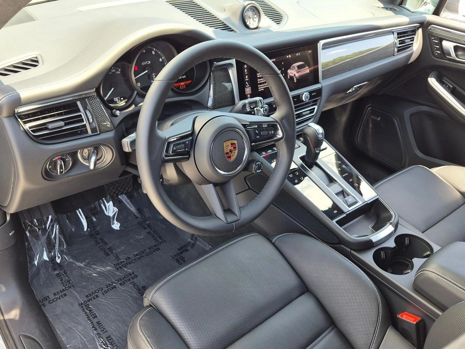 Thumbnail: 2026 Porsche Macan - 3