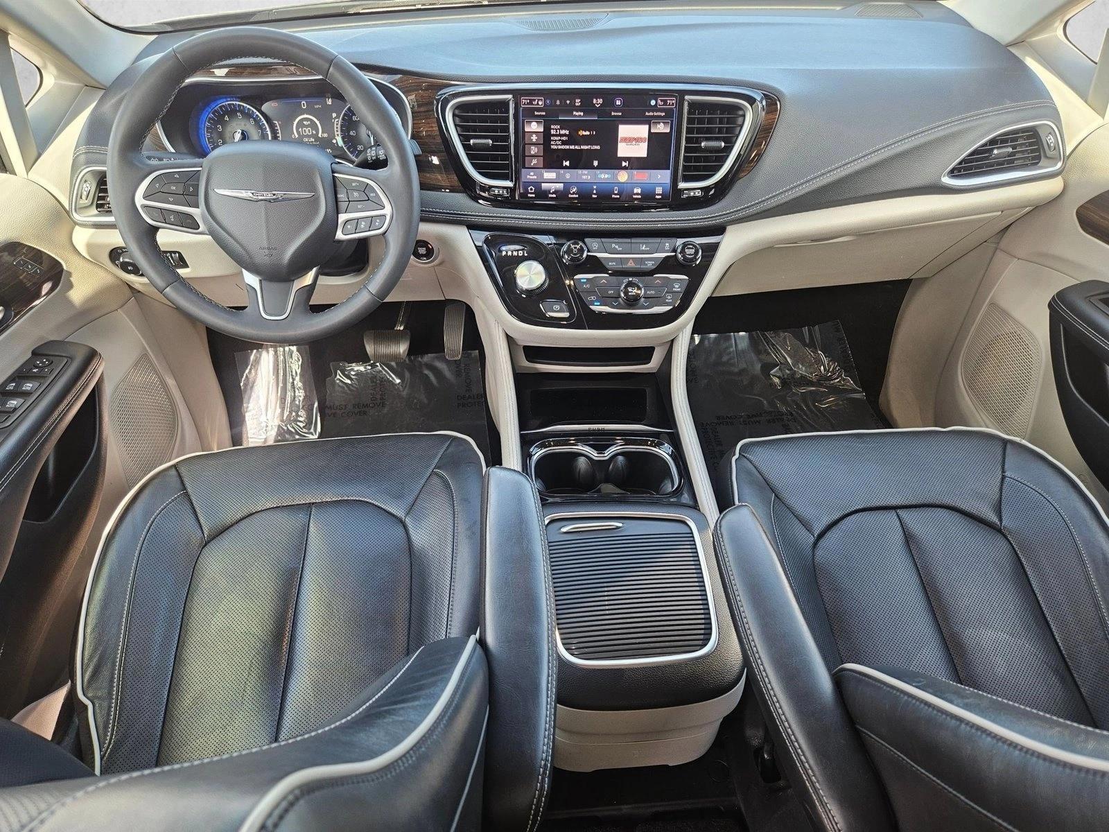 Thumbnail: 2023 Chrysler Pacifica - 3