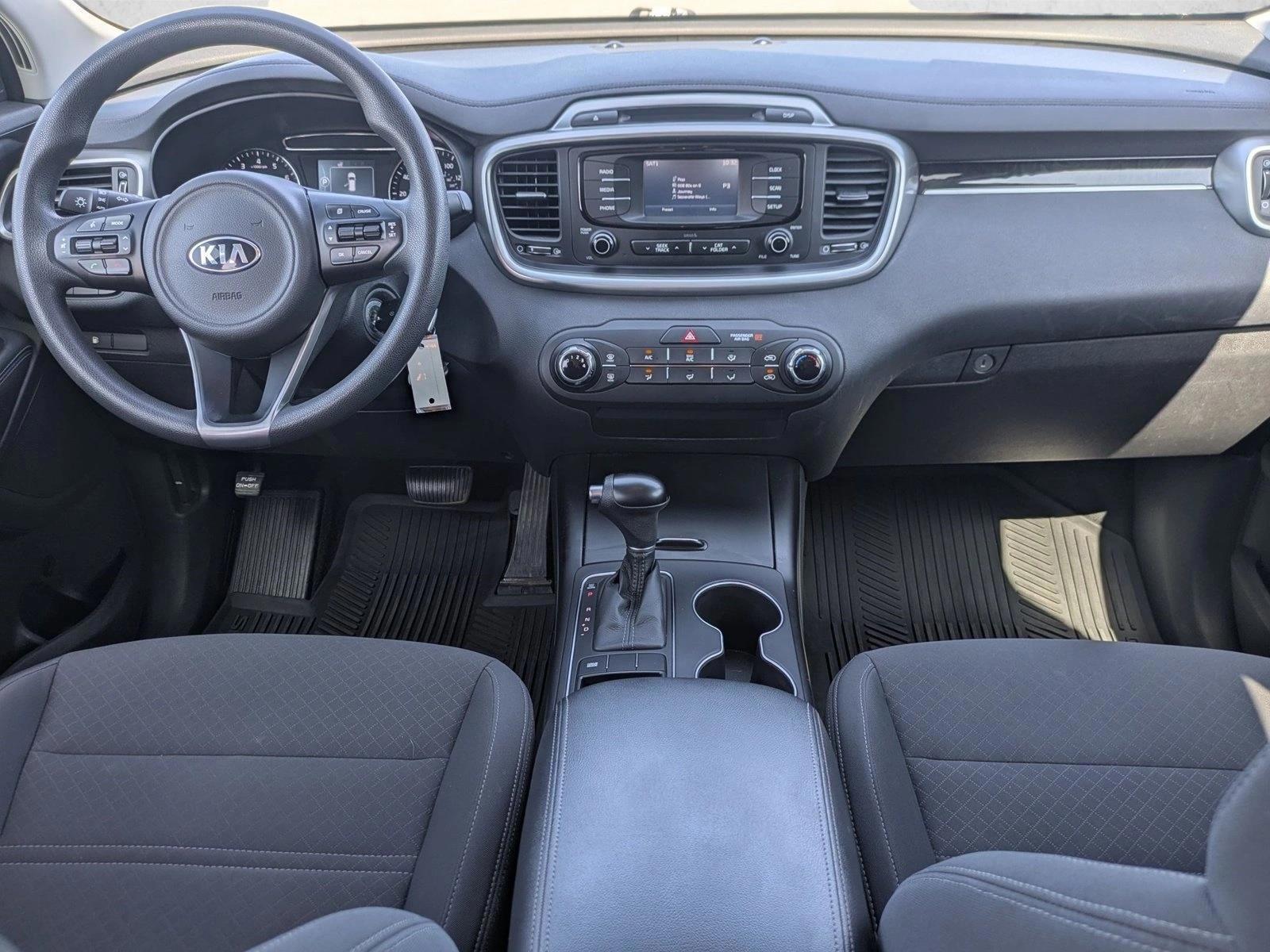 Thumbnail: 2018 Kia Sorento - 3