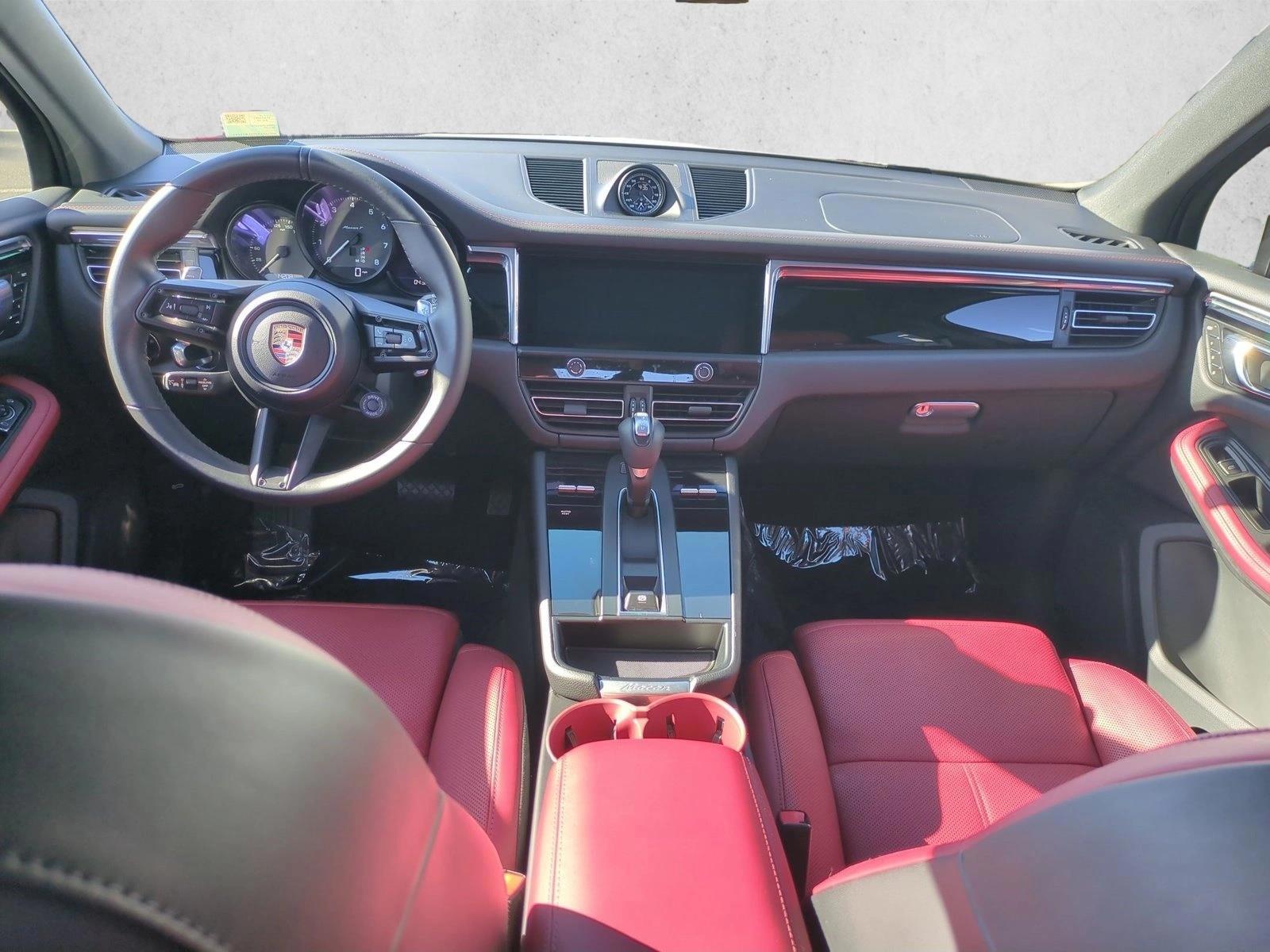 2025 Porsche Macan T - Photo 19