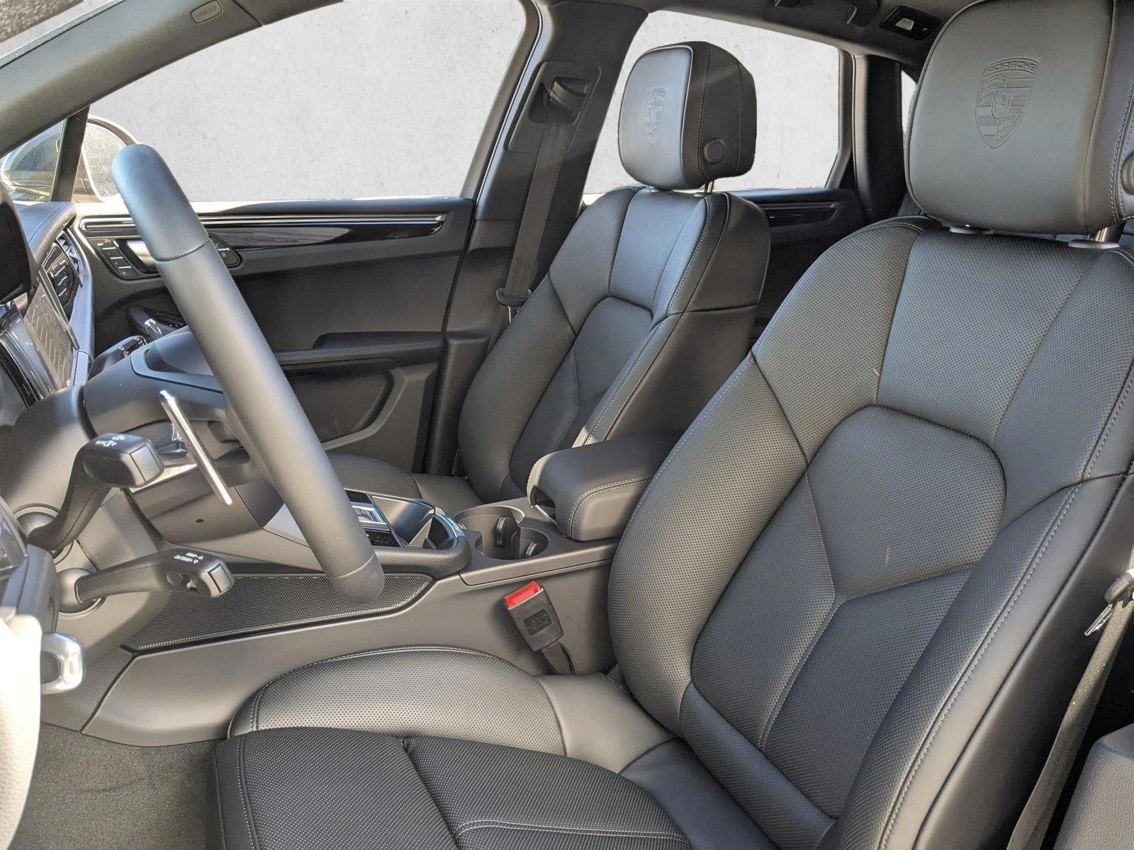 2026 Porsche Macan T - Photo 5