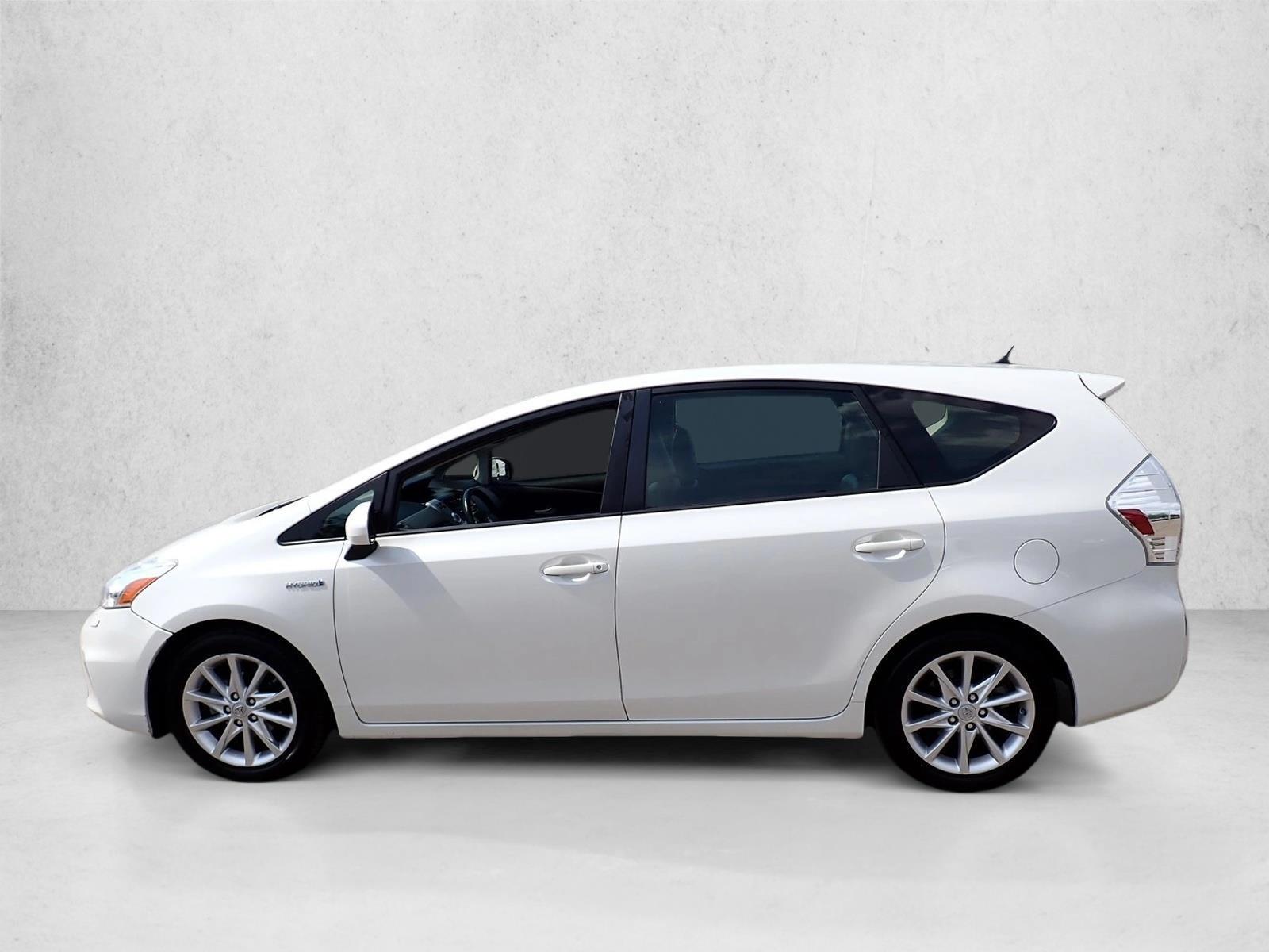 Thumbnail: 2014 Toyota Prius v - 2