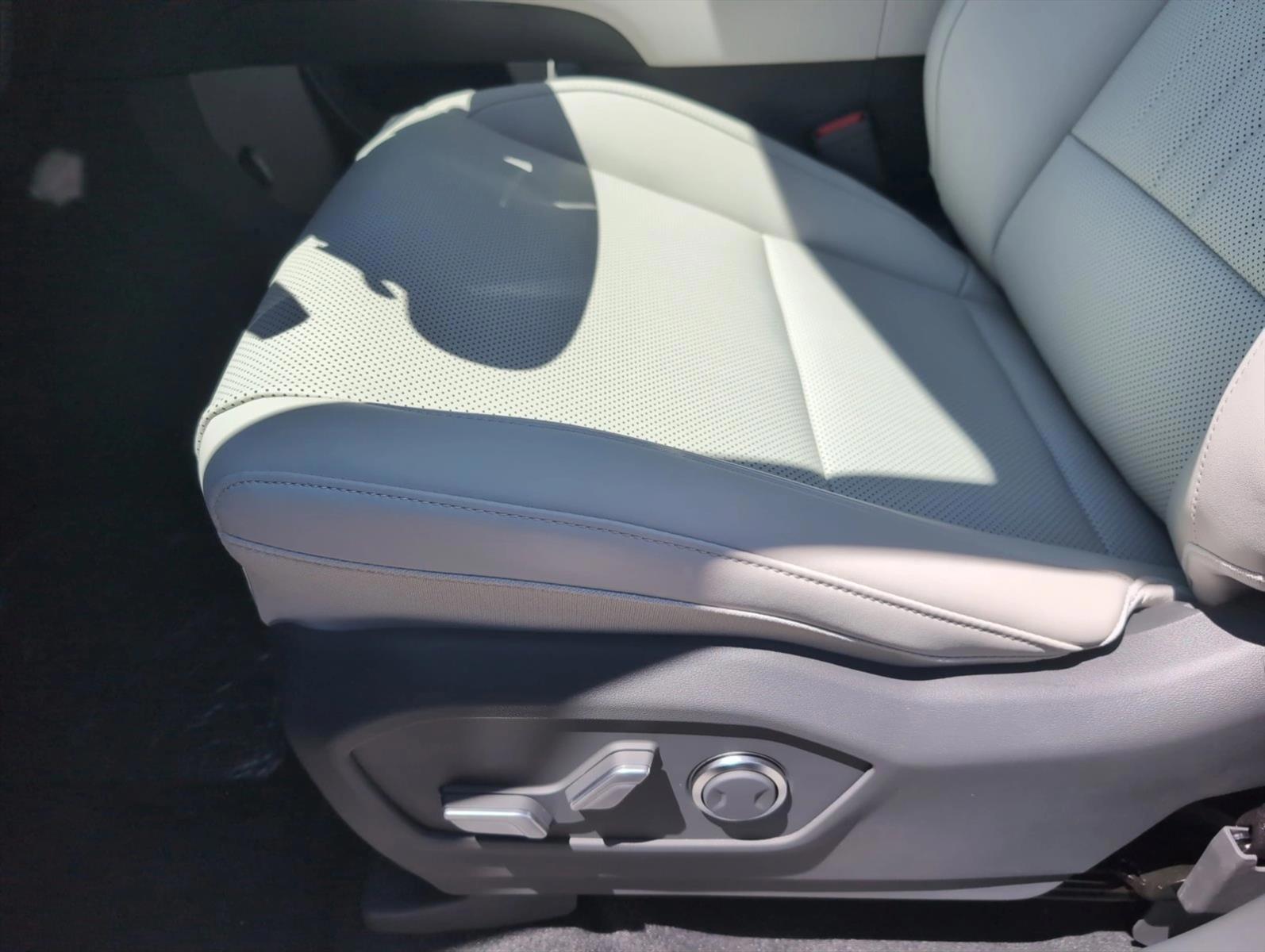 Thumbnail: 2026 Hyundai Santa Fe - 4