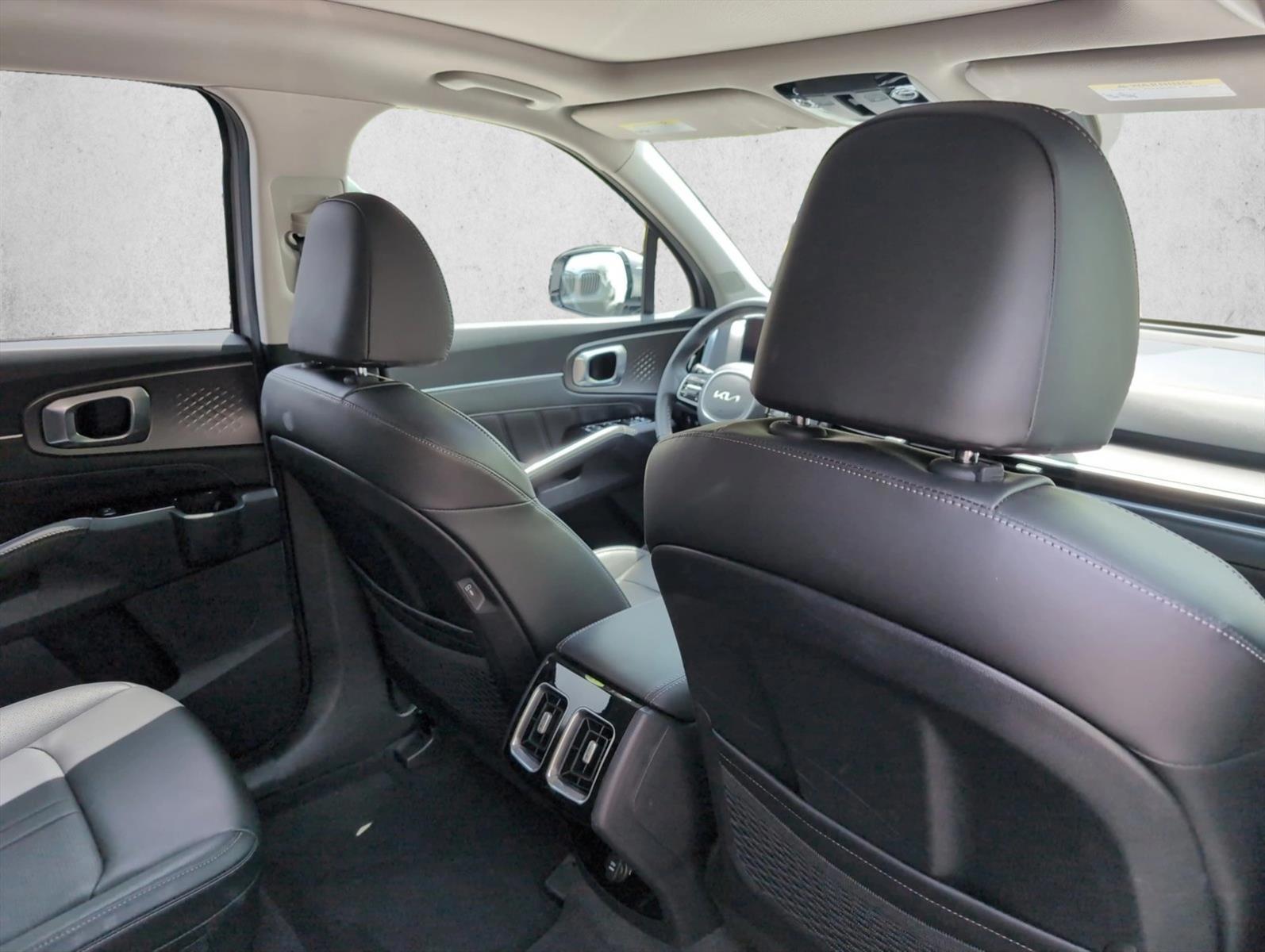 Thumbnail: 2024 Kia Sorento - 4