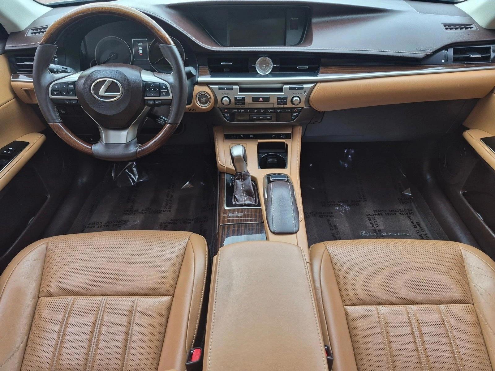 Thumbnail: 2016 Lexus ES - 3