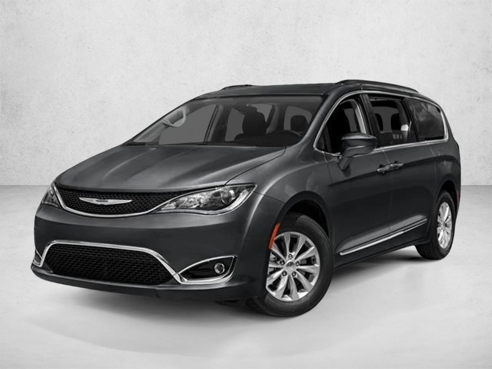 2017 Chrysler Pacifica Touring-L Plus's photo