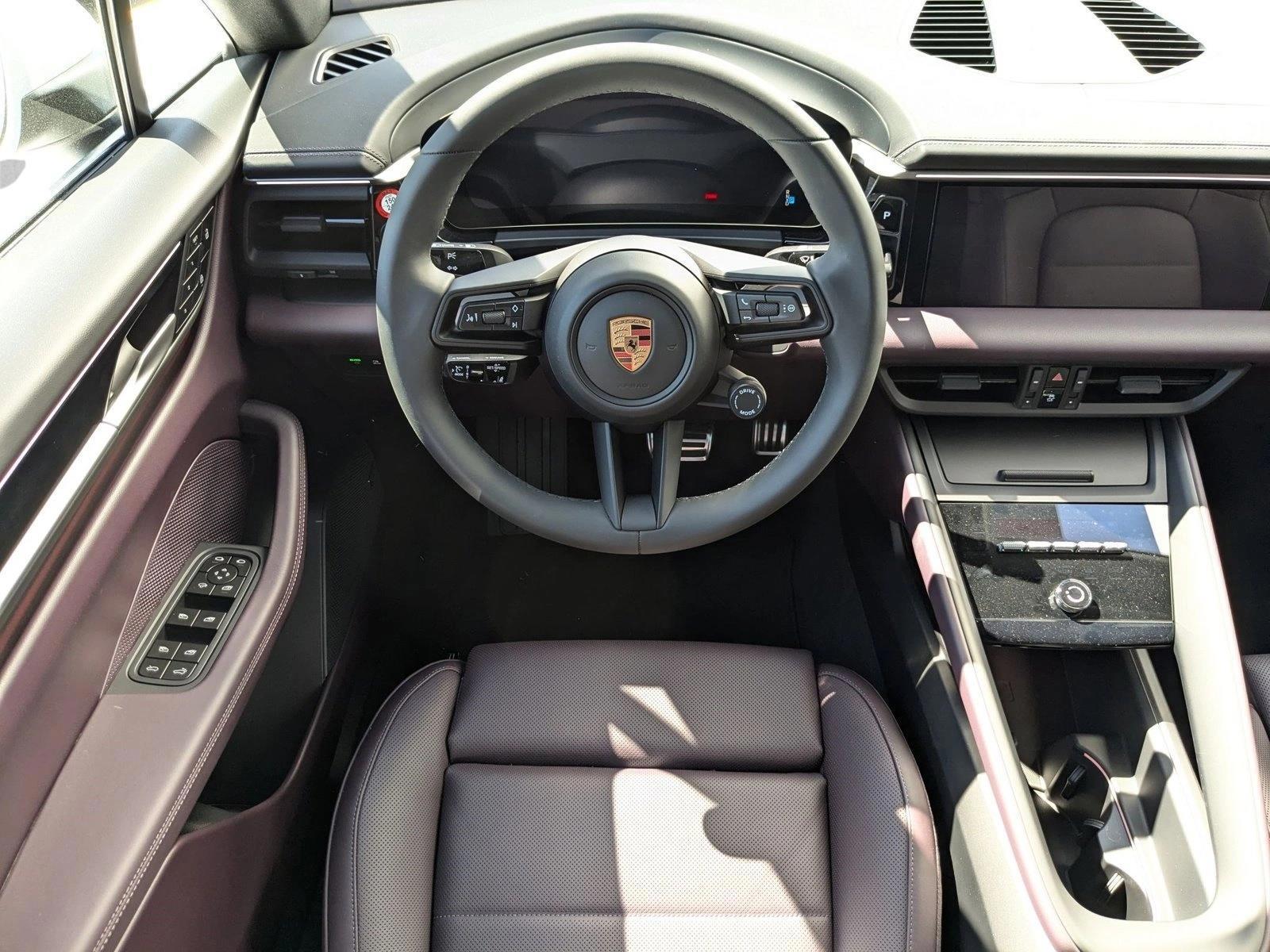 Thumbnail: 2025 Porsche Macan - 3