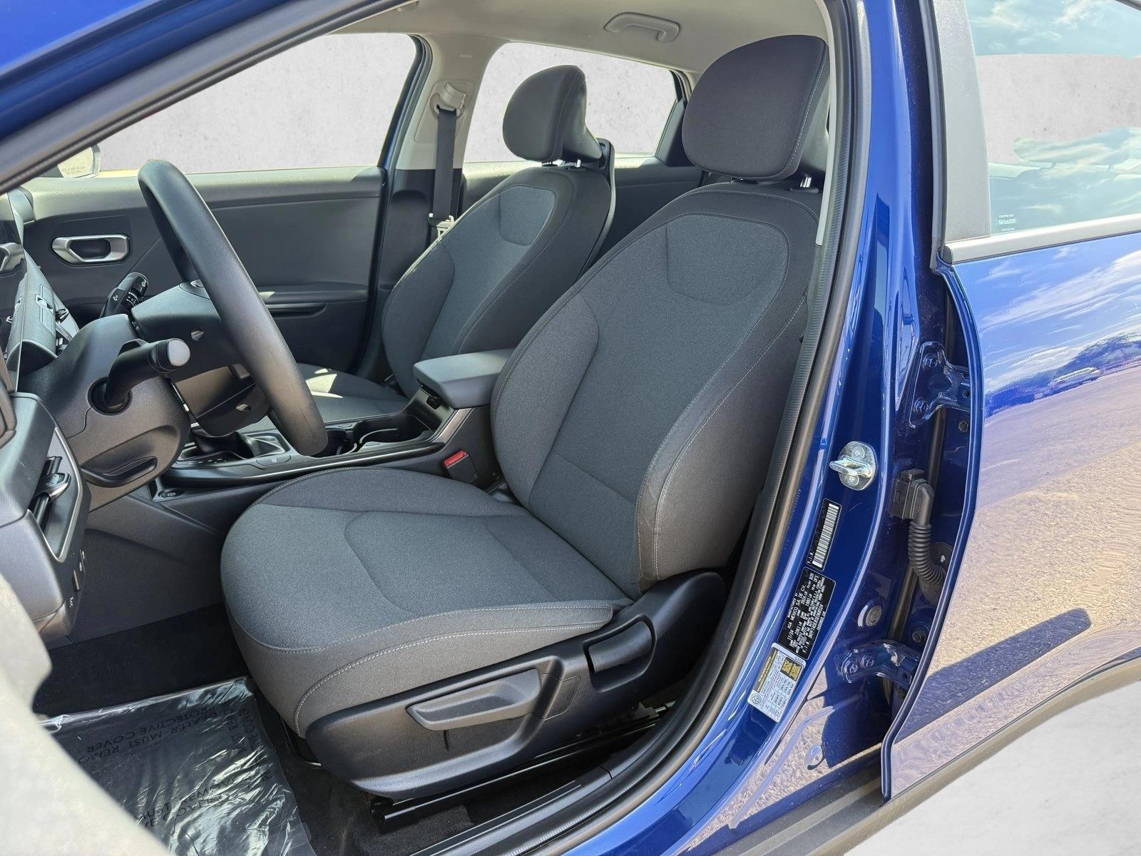 2025 Kia K4 LXS - Photo 11