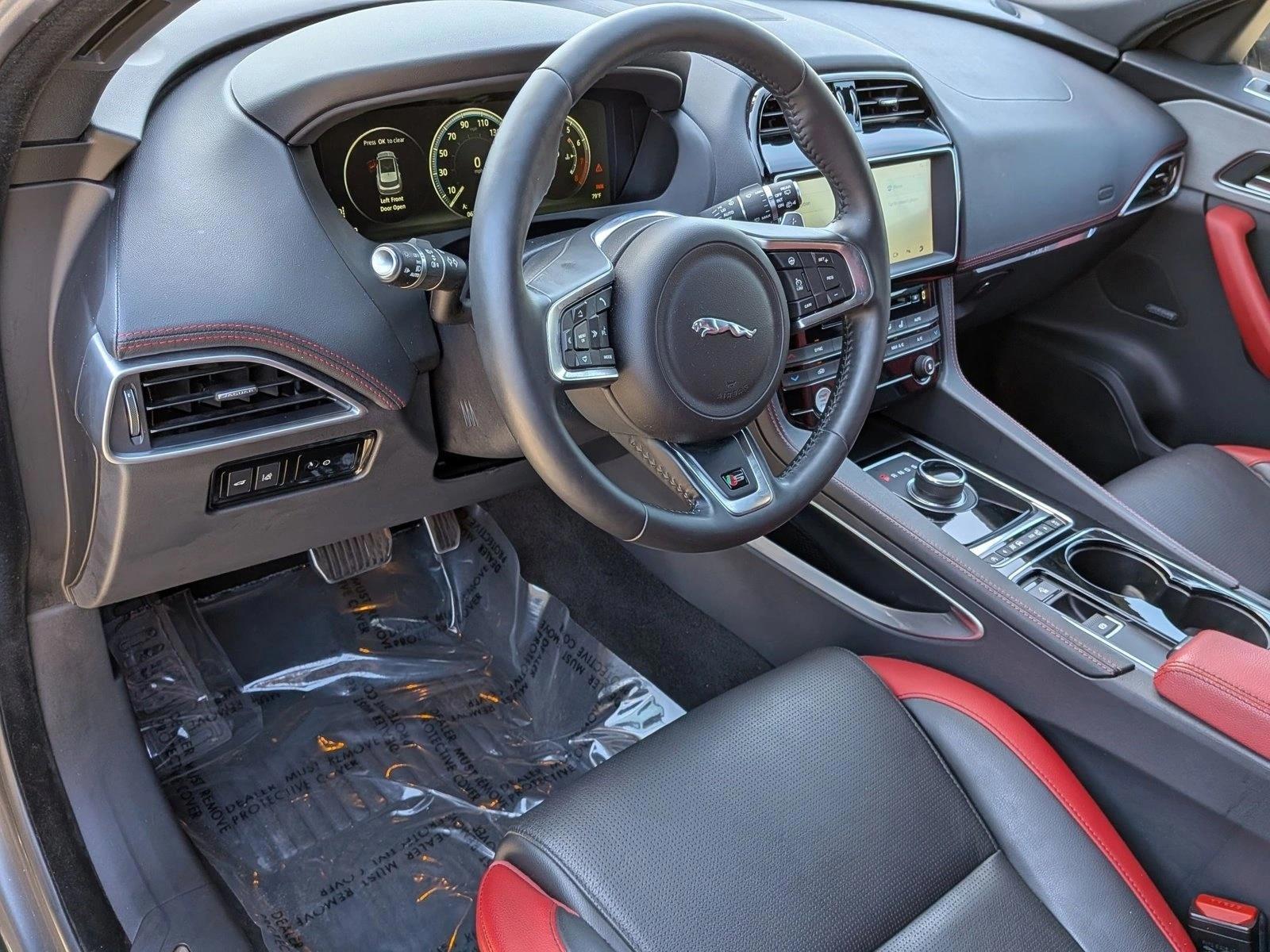 Thumbnail: 2017 Jaguar F-Pace - 3