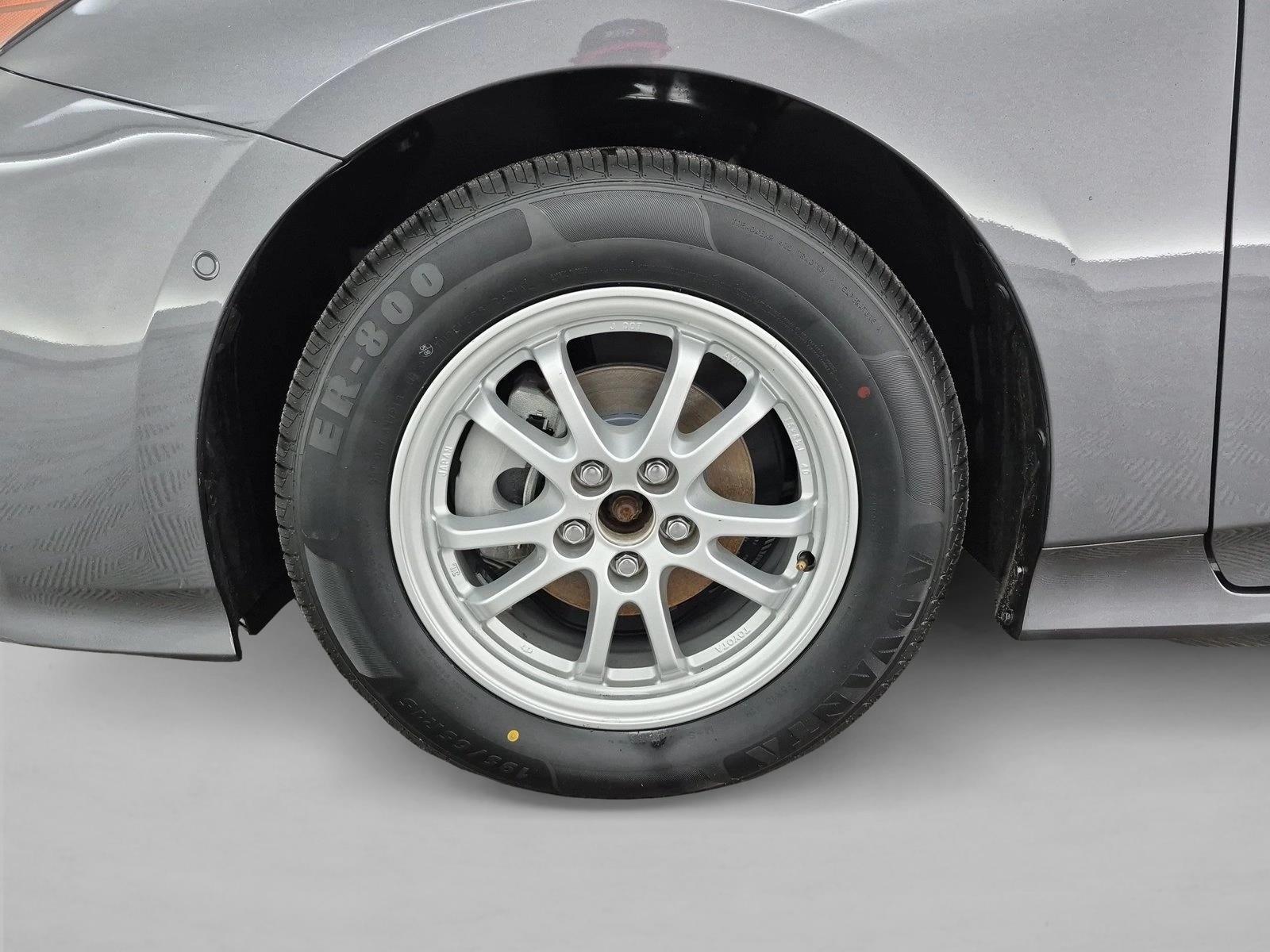 2022 Toyota Prius LE - Photo 26